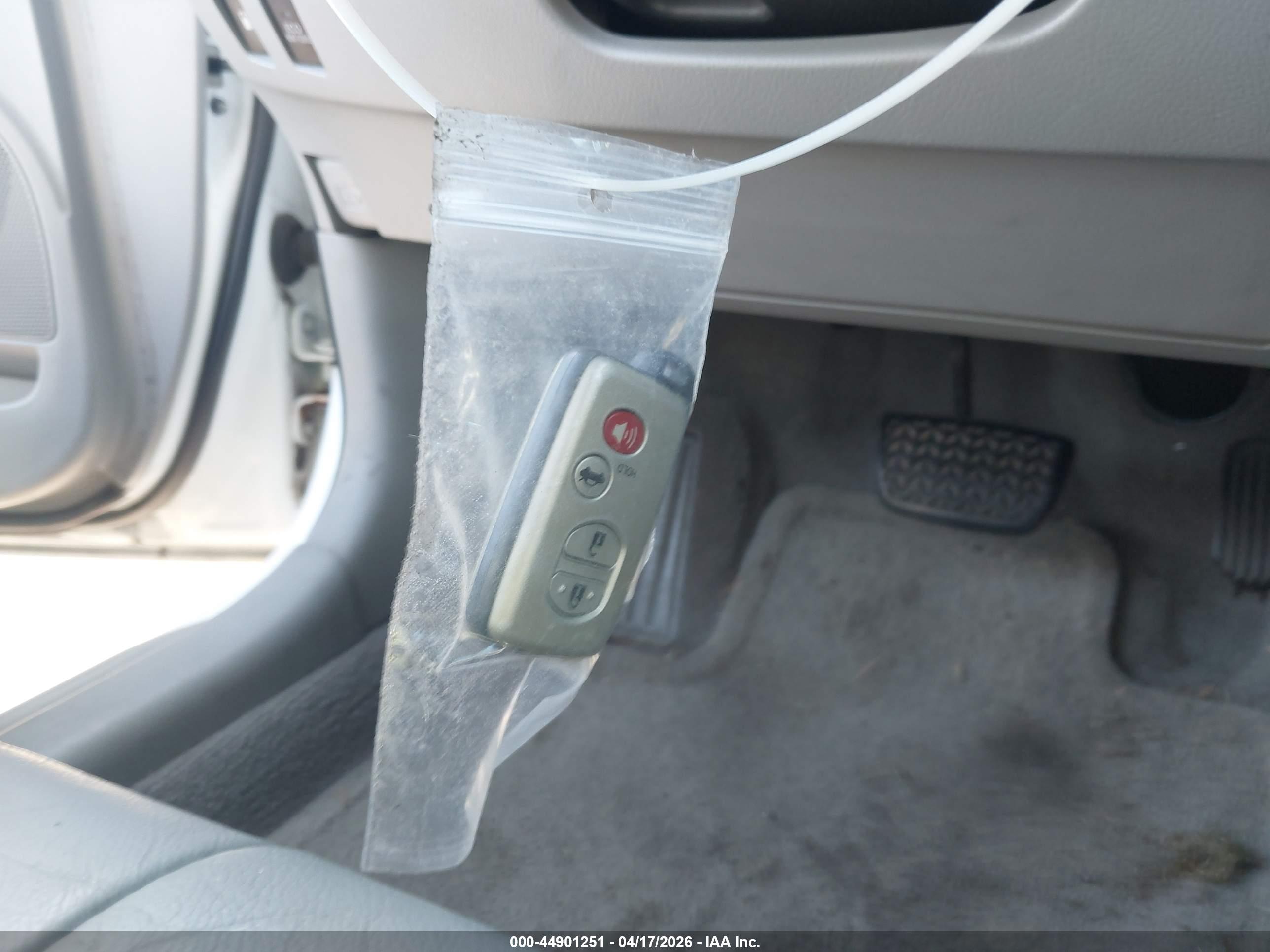 TOYOTA CAMRY image 11