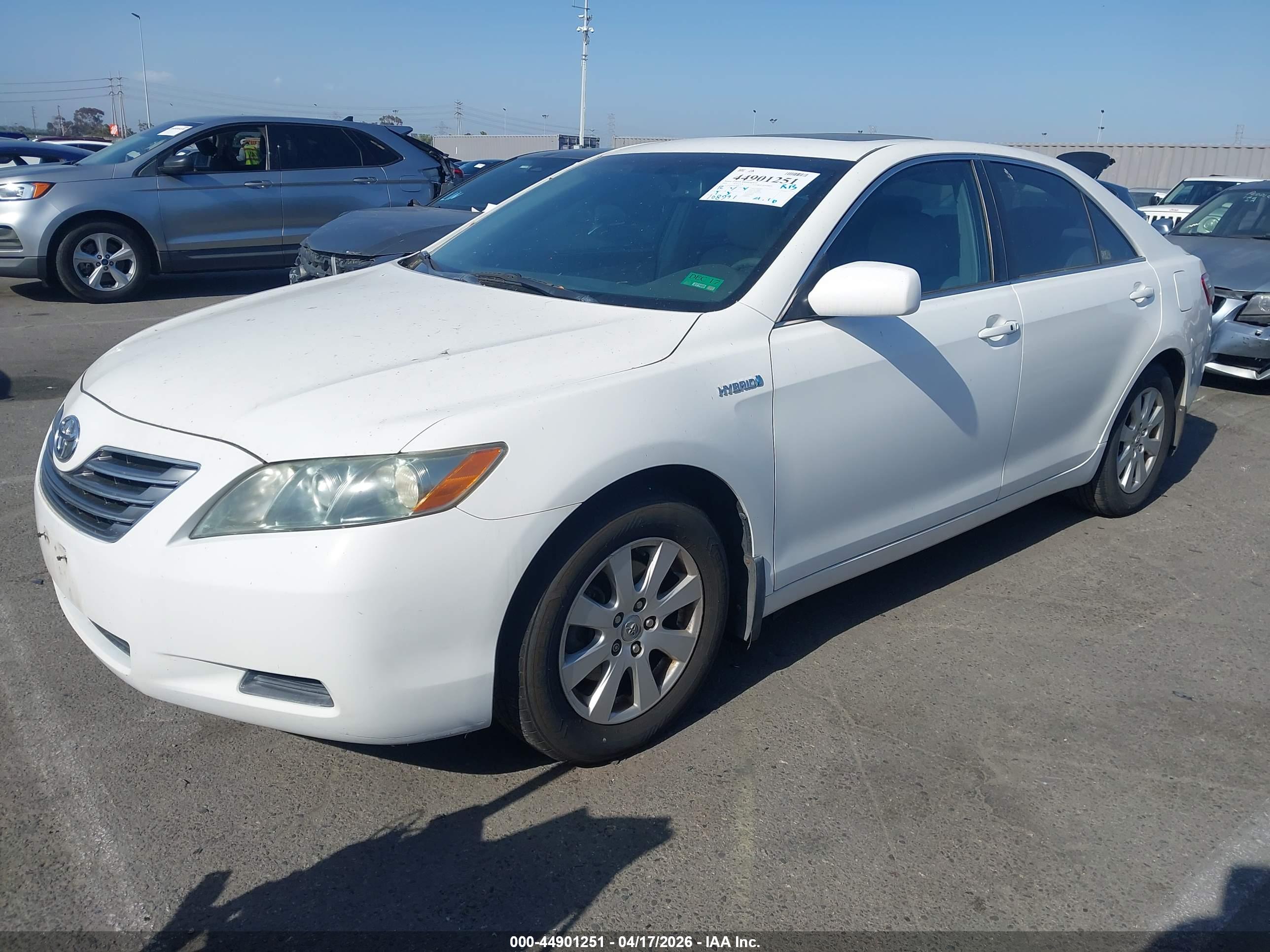 TOYOTA CAMRY image 2