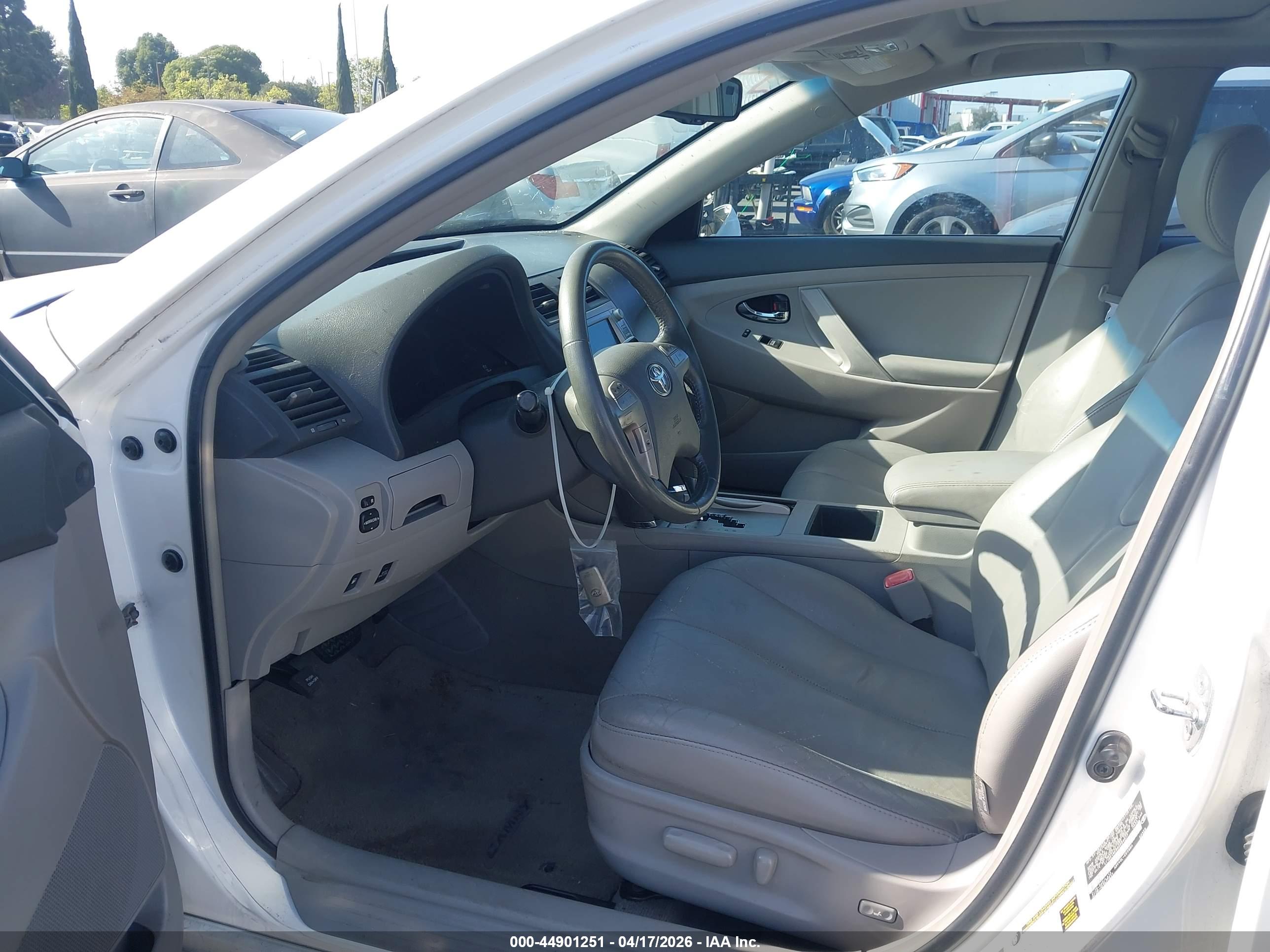 TOYOTA CAMRY image 5