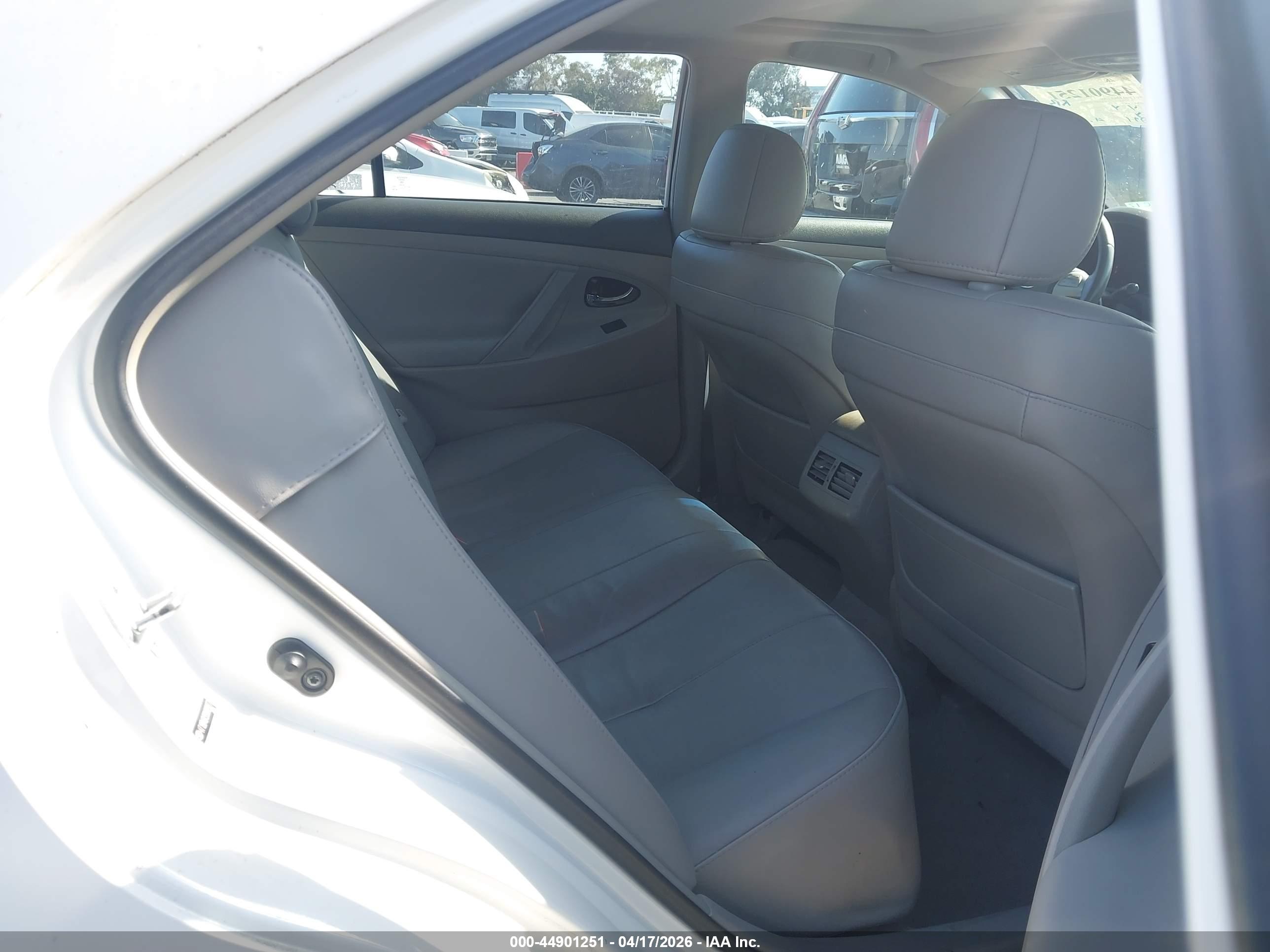 TOYOTA CAMRY image 8