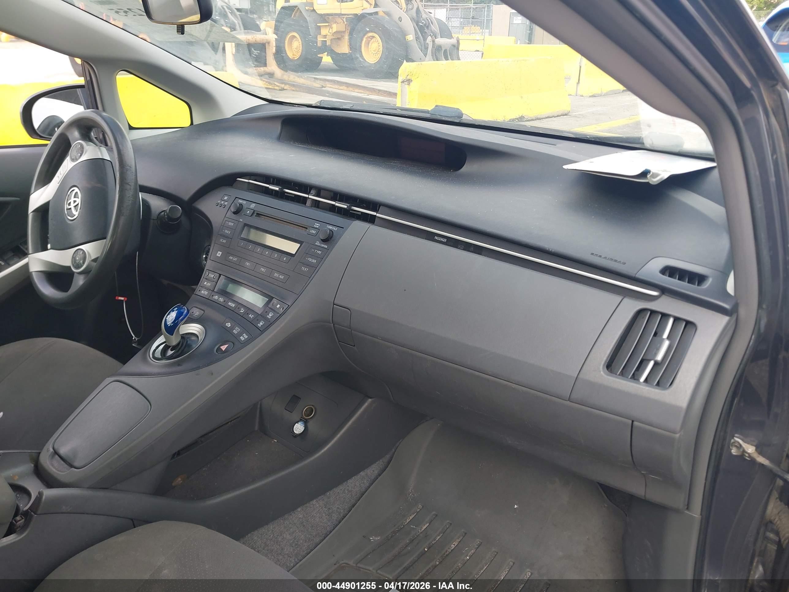TOYOTA PRIUS image 5