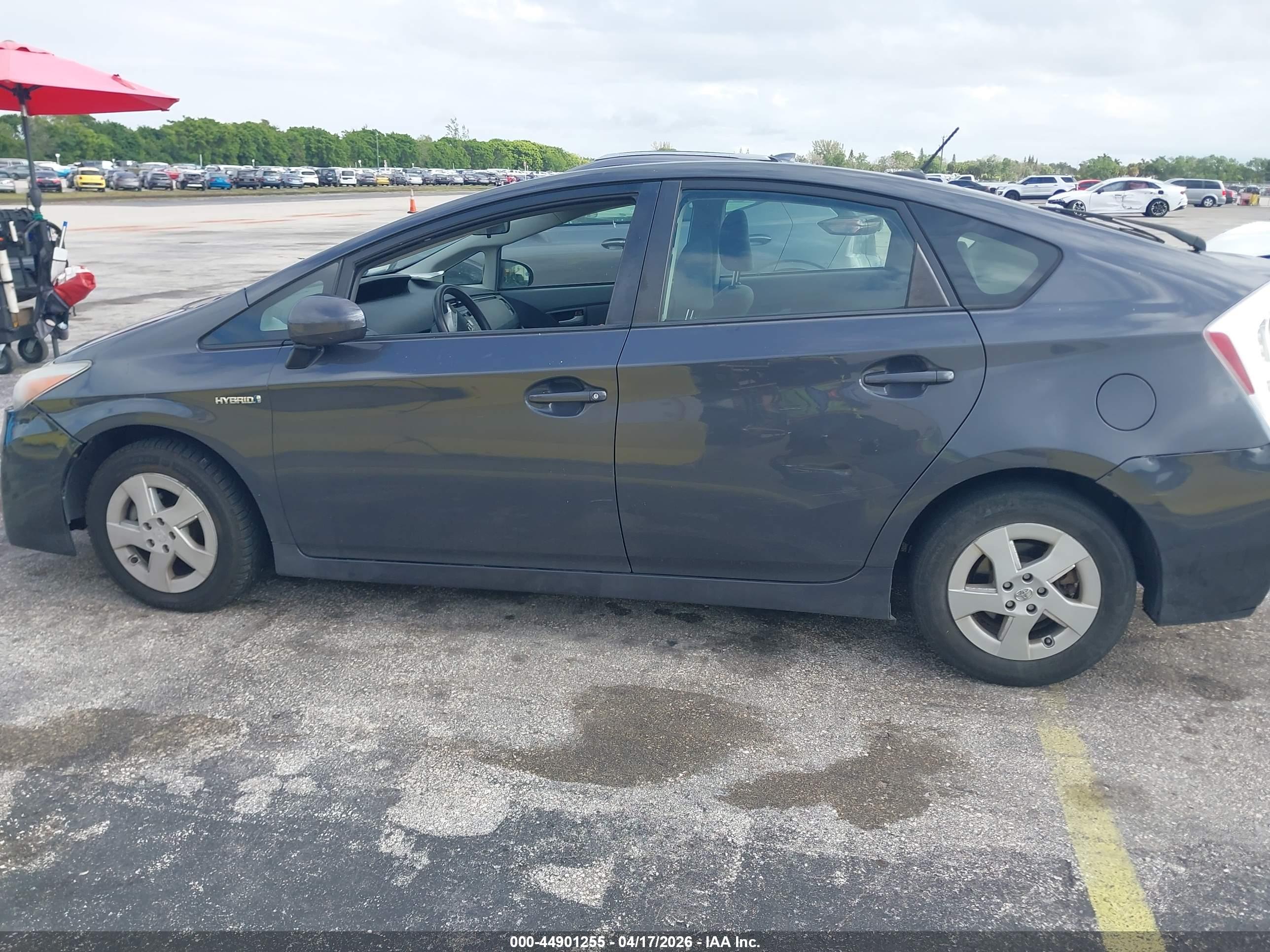 TOYOTA PRIUS image 6