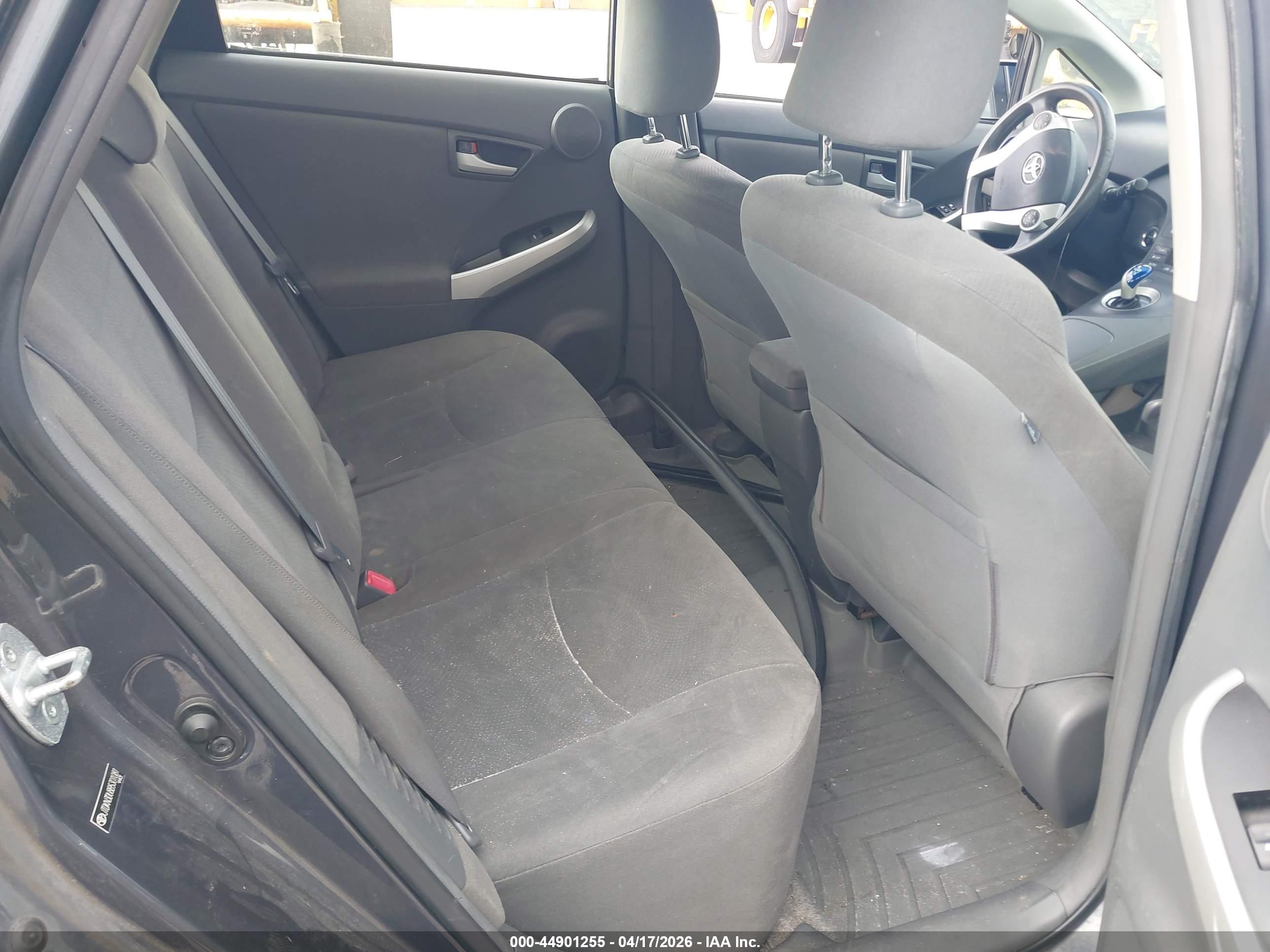 TOYOTA PRIUS image 8