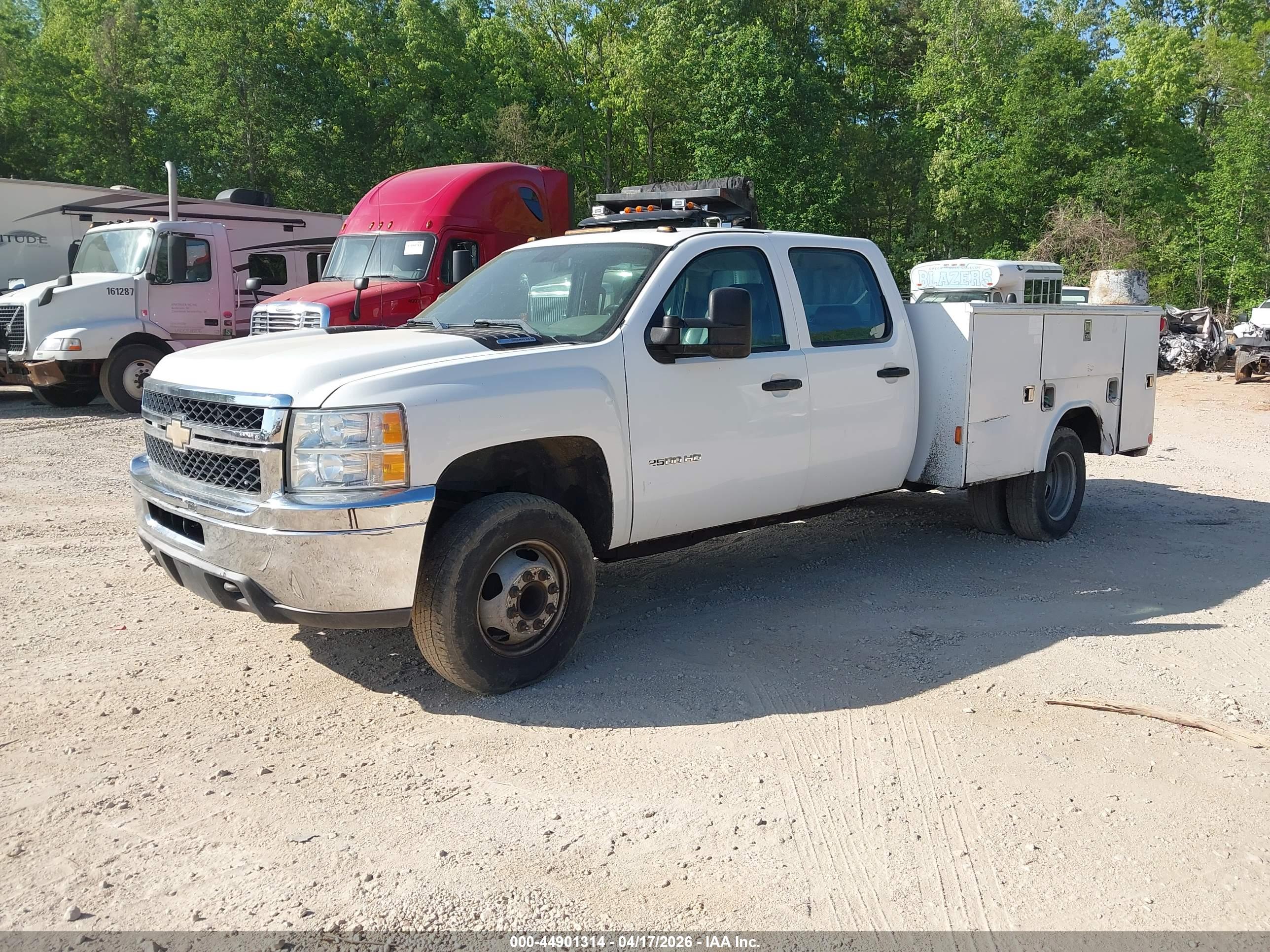 CHEVROLET SILVERADO image 2
