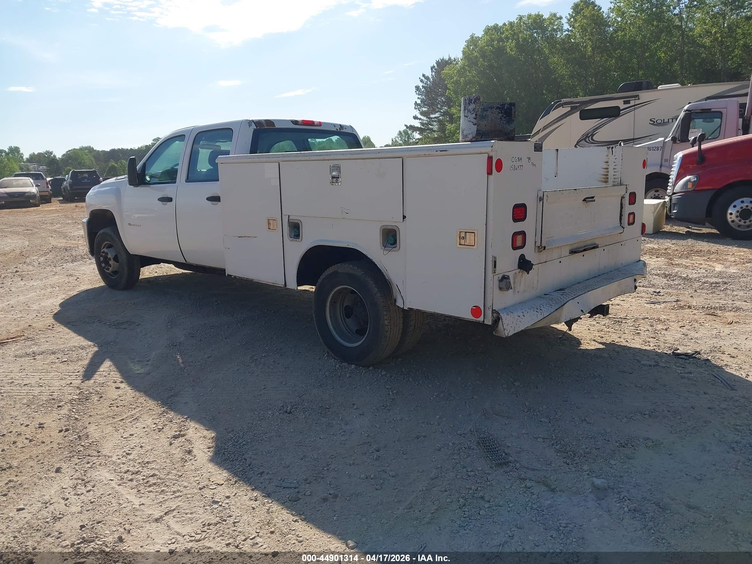 CHEVROLET SILVERADO image 3