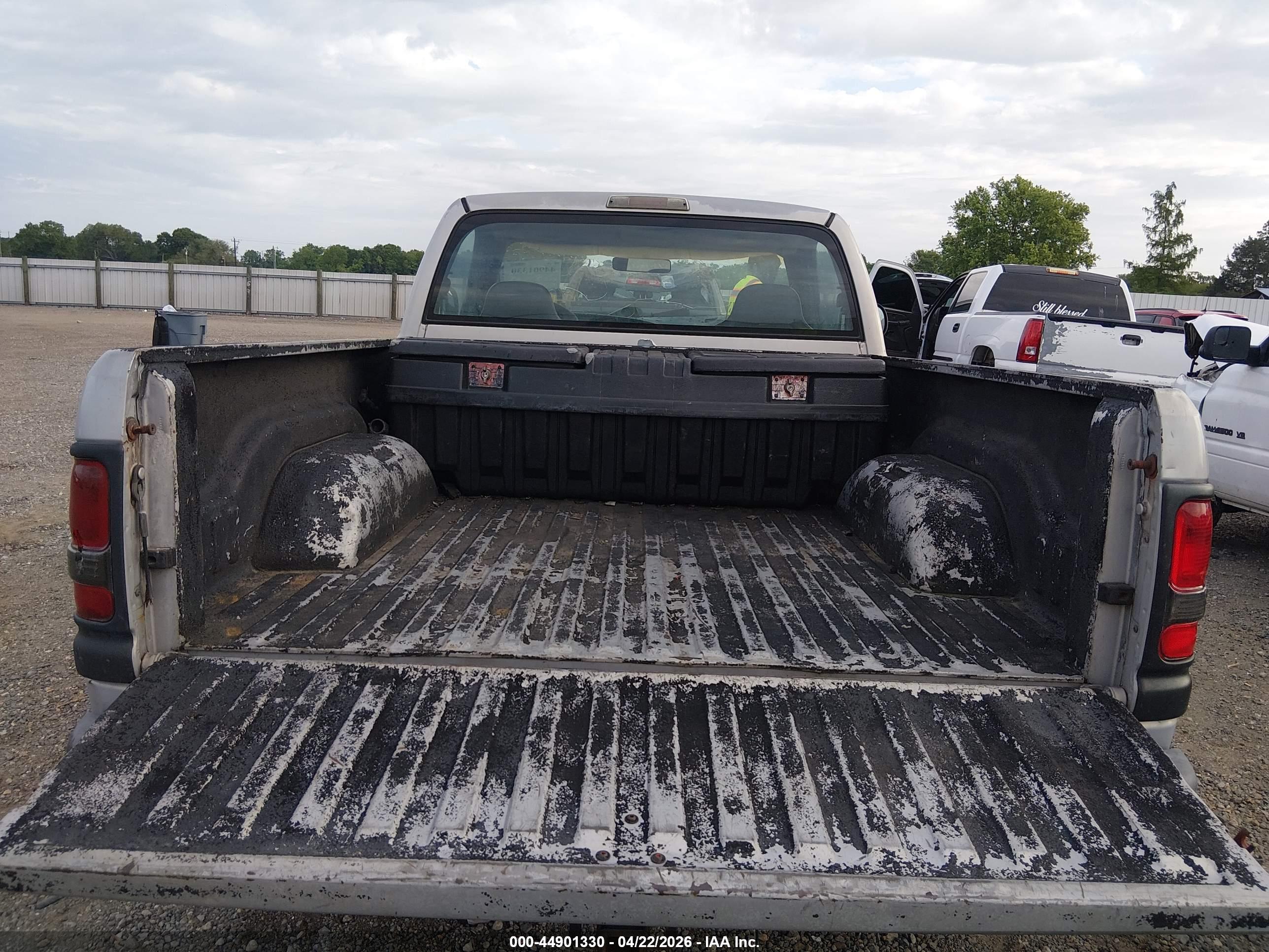 DODGE RAM image 8