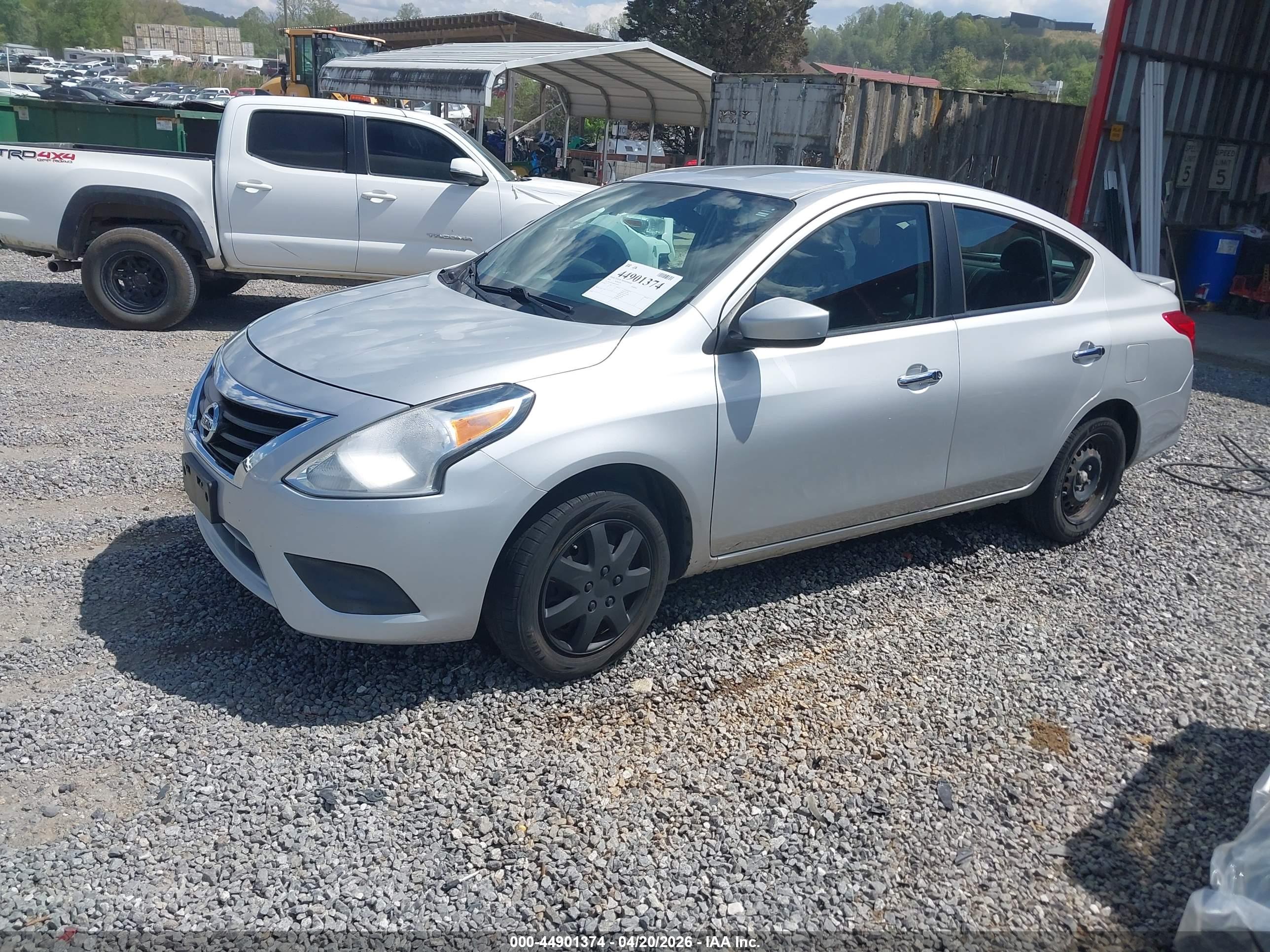 NISSAN VERSA image 2