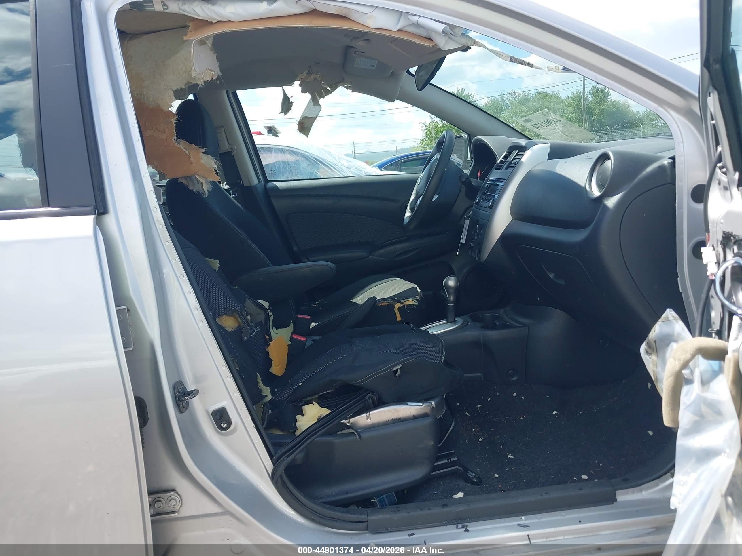 NISSAN VERSA image 5