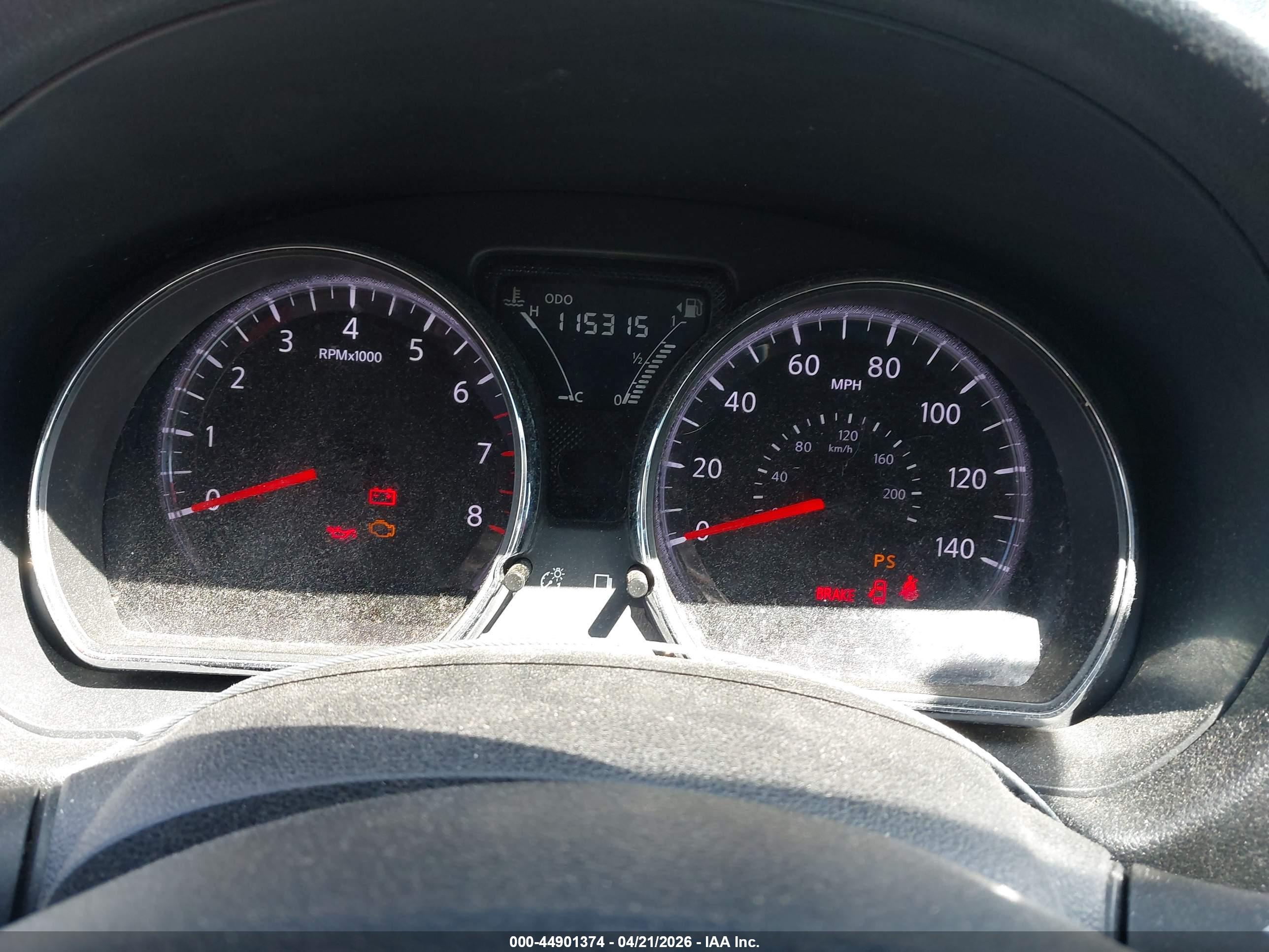 NISSAN VERSA image 7