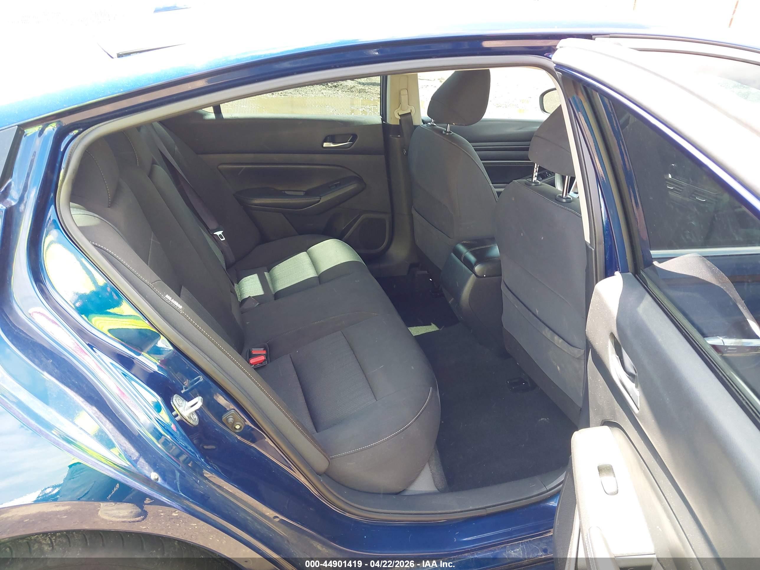 NISSAN ALTIMA image 8