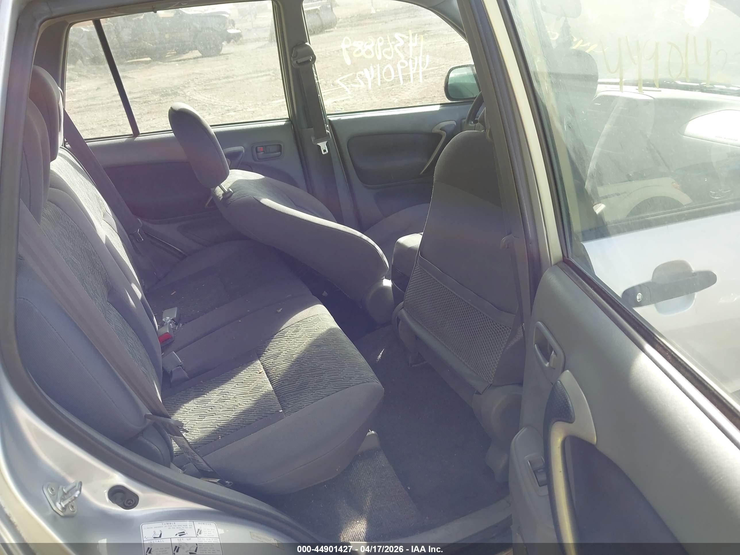 TOYOTA RAV4 image 8