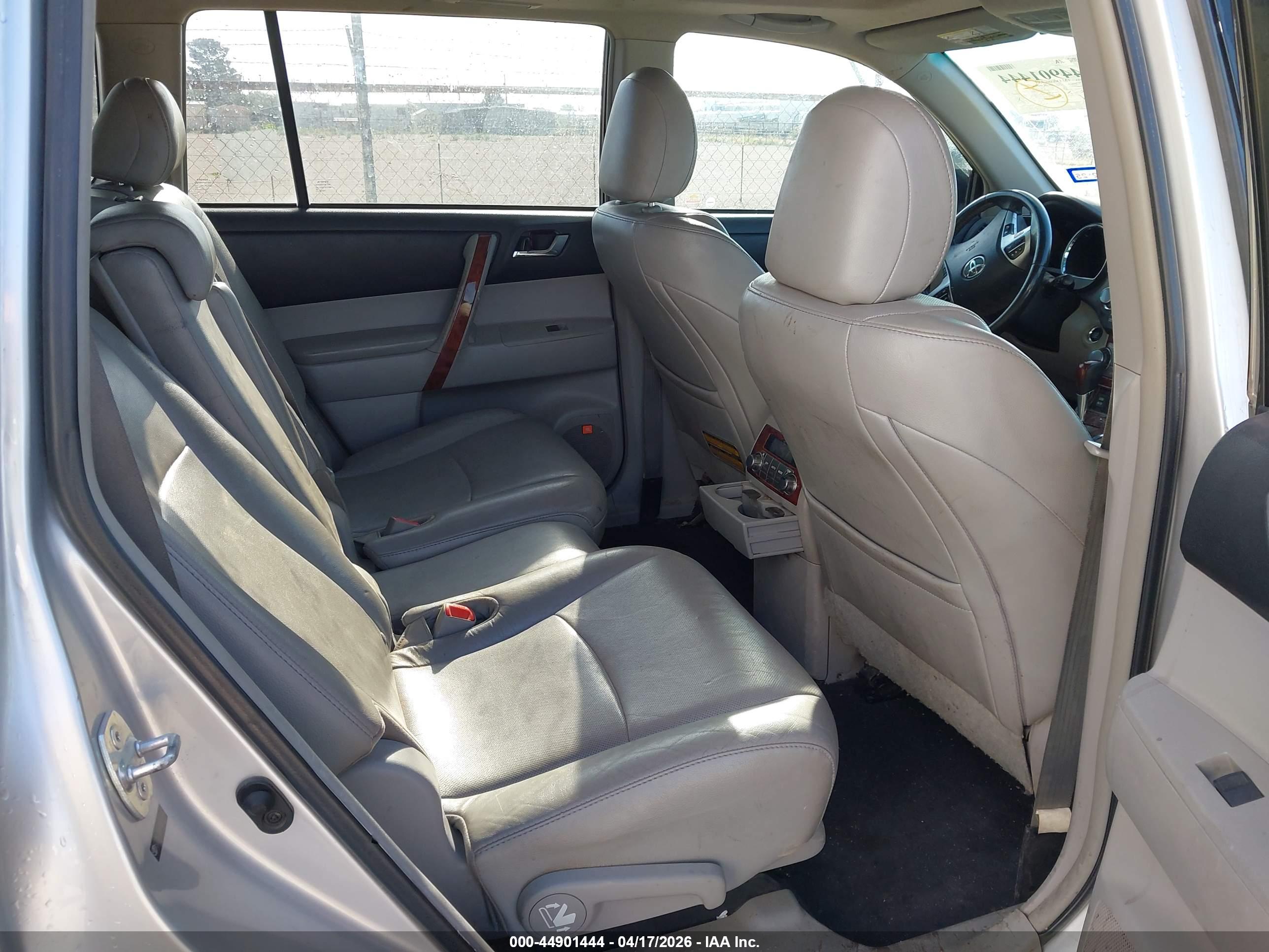 TOYOTA HIGHLANDER image 8