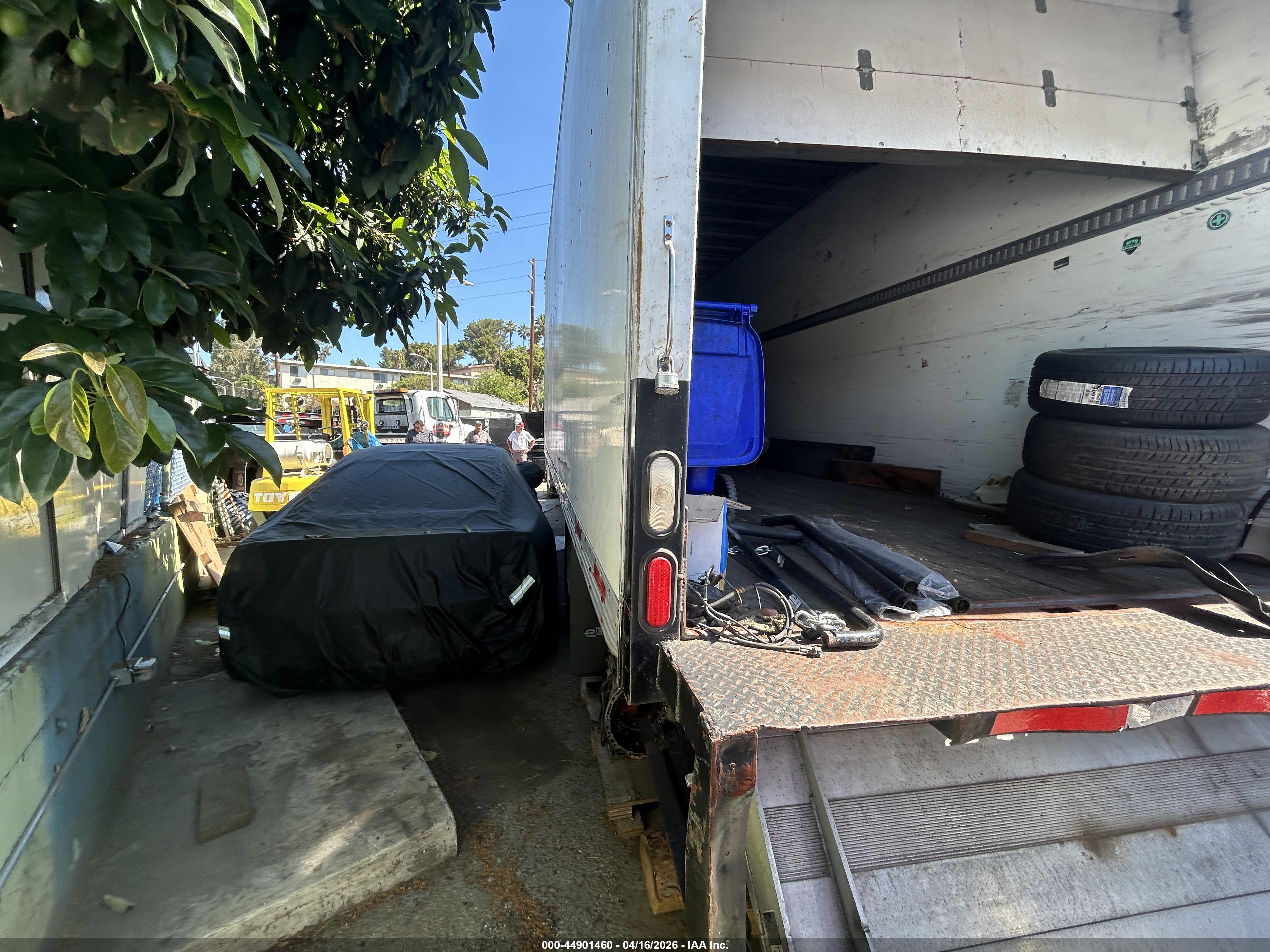 FREIGHTLINER M2 image 3