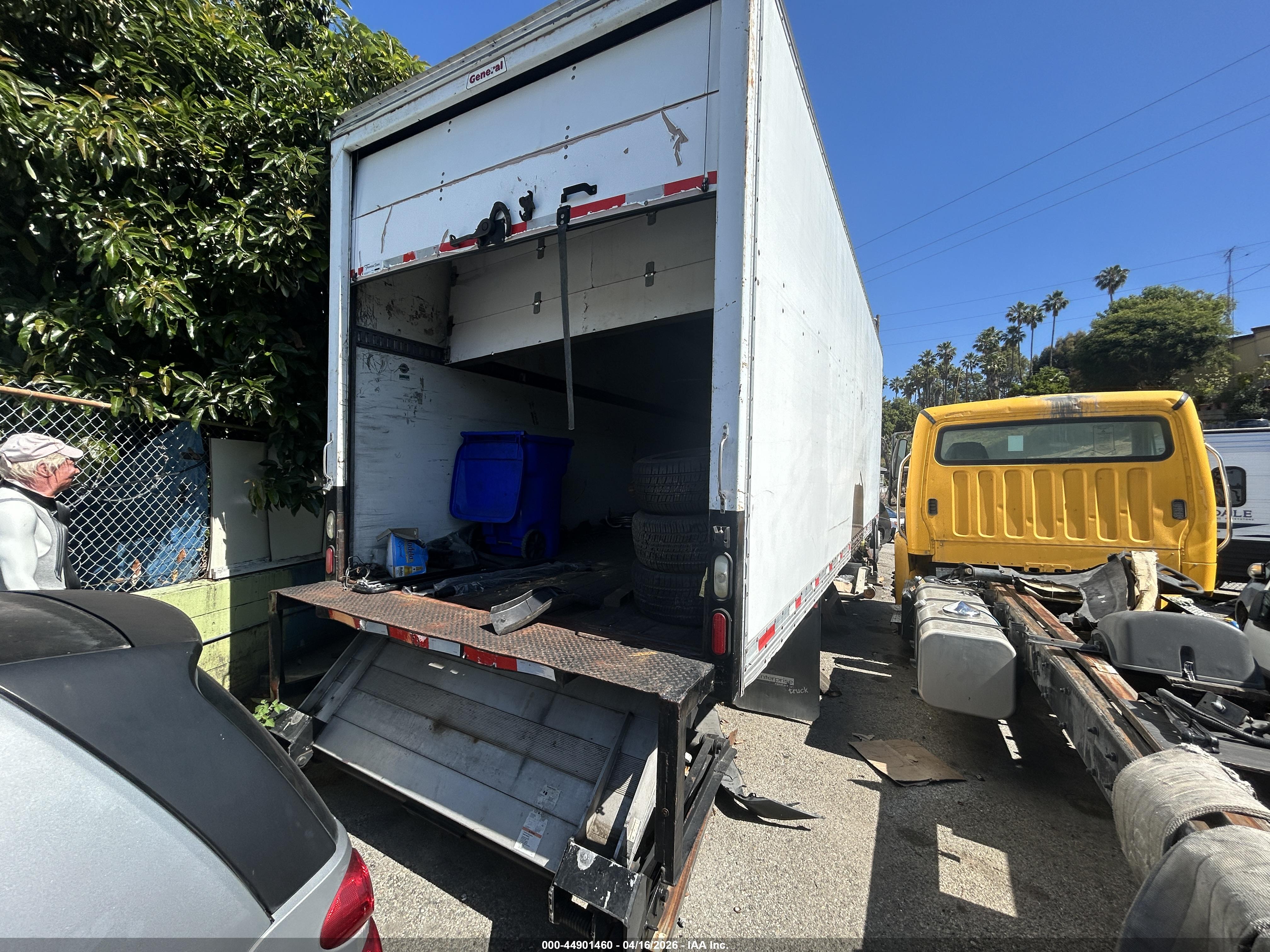 FREIGHTLINER M2 image 4