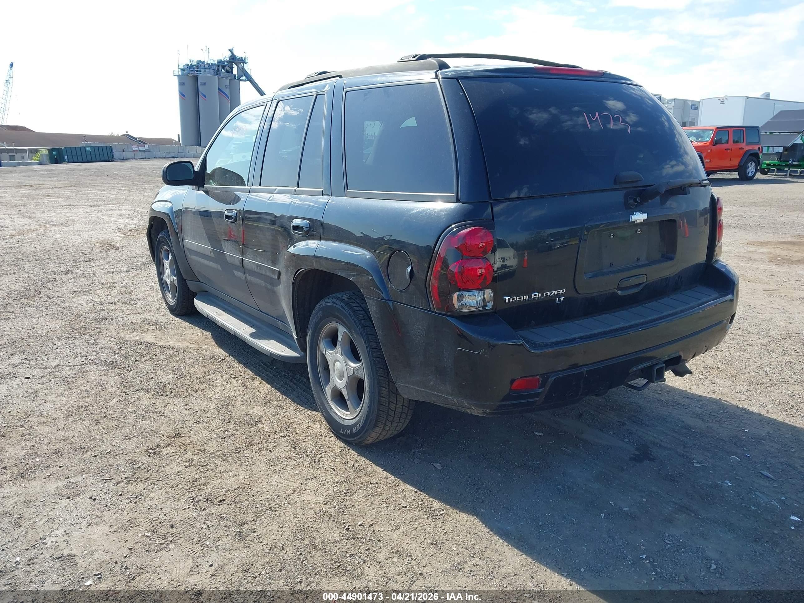 CHEVROLET TRAILBLAZER image 3