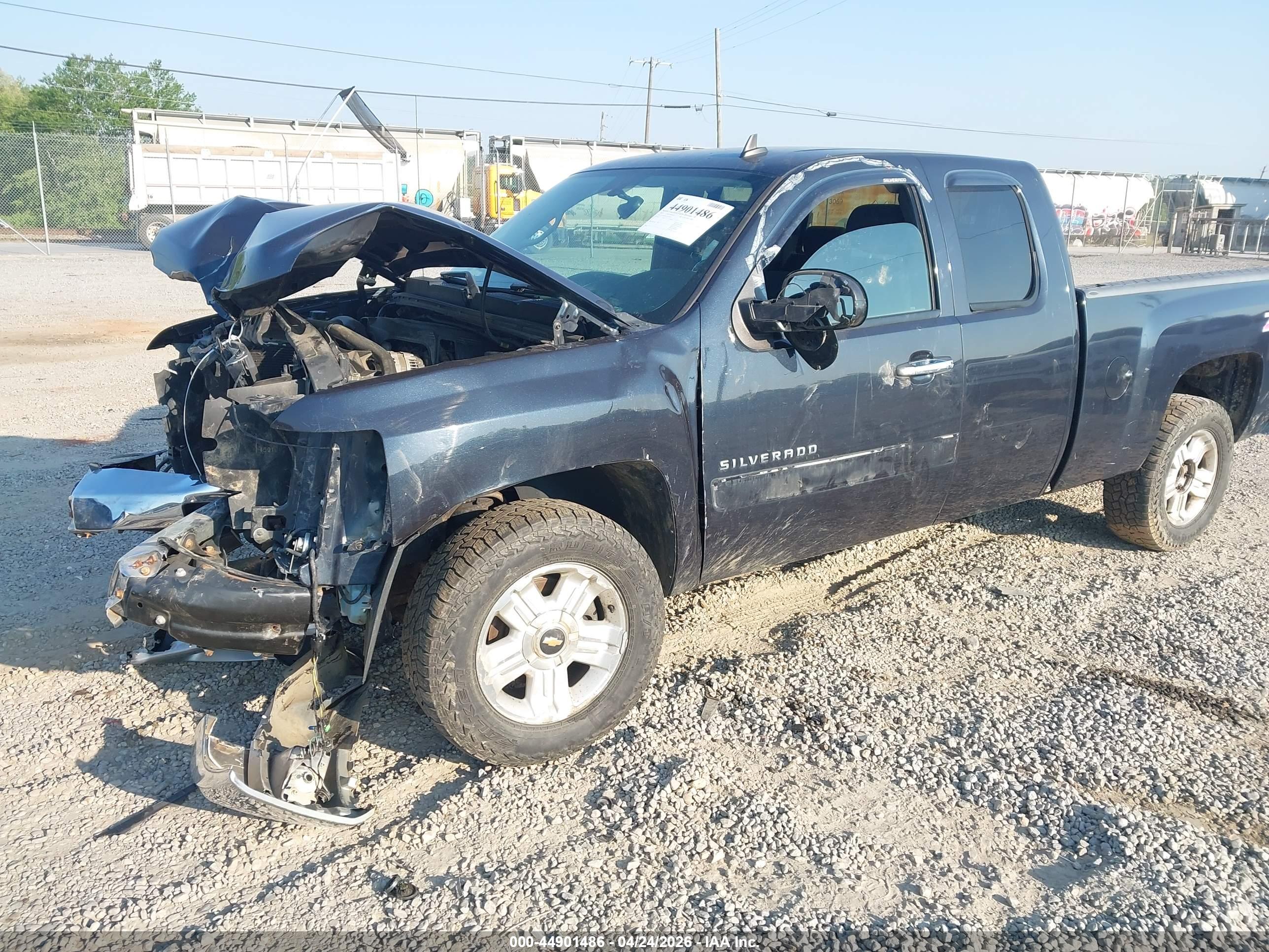 CHEVROLET SILVERADO image 2