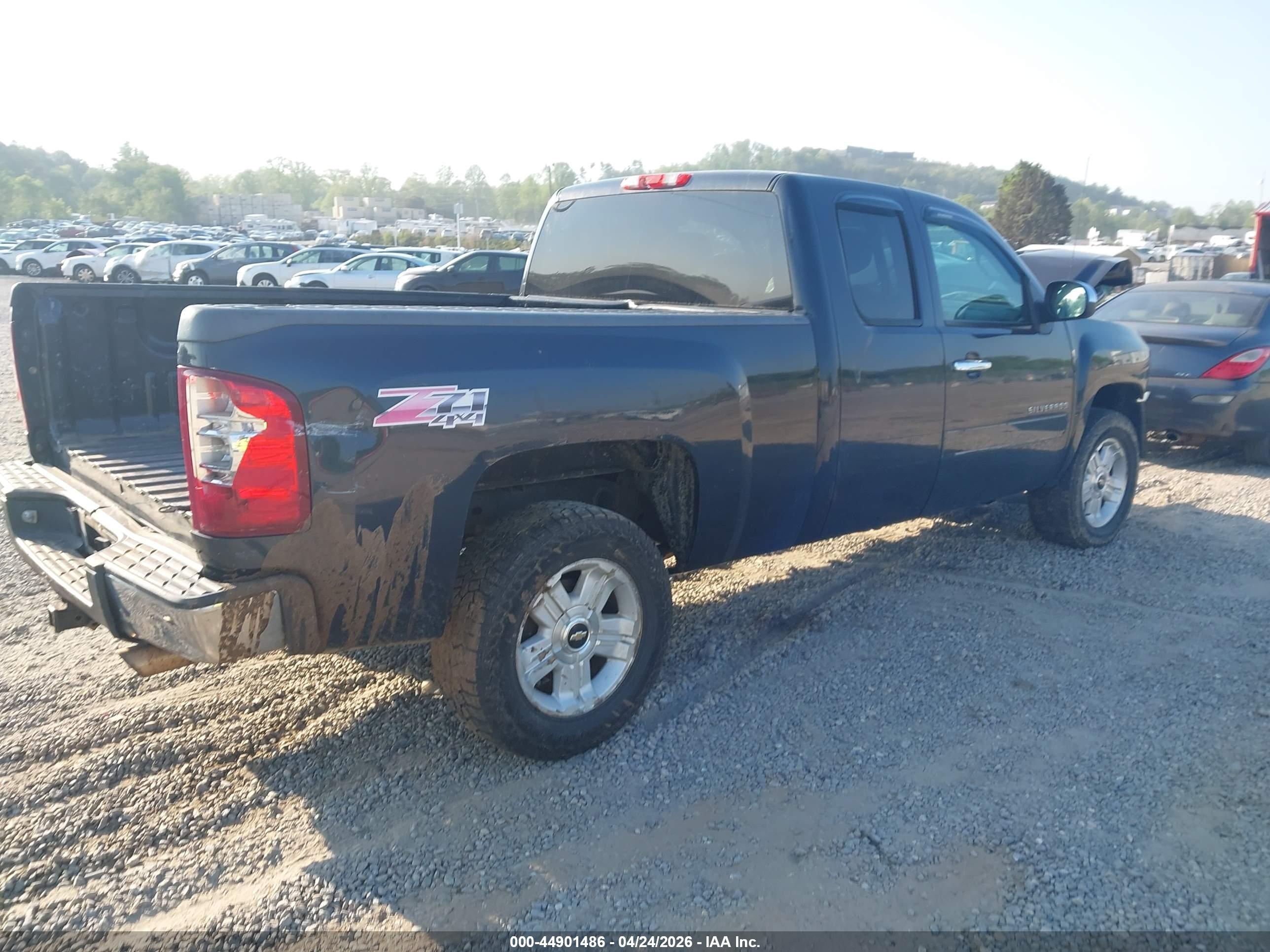 CHEVROLET SILVERADO image 4