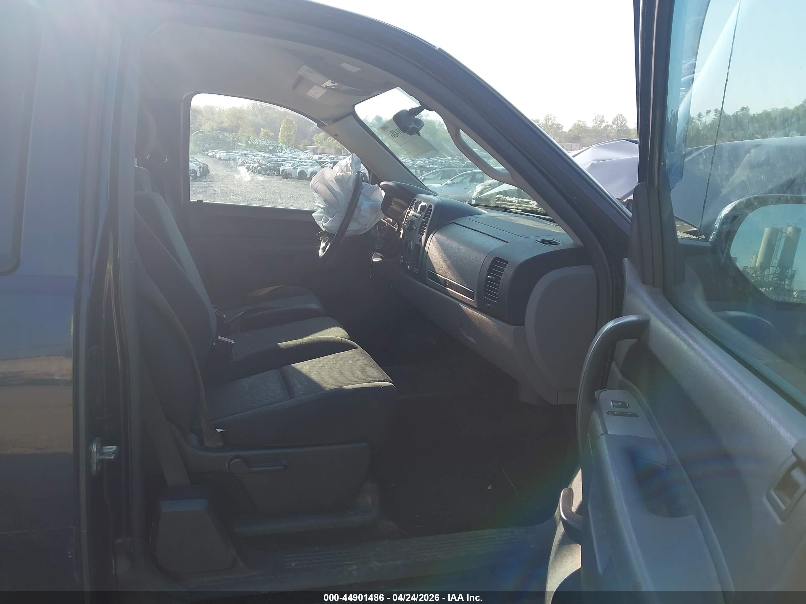 CHEVROLET SILVERADO image 5