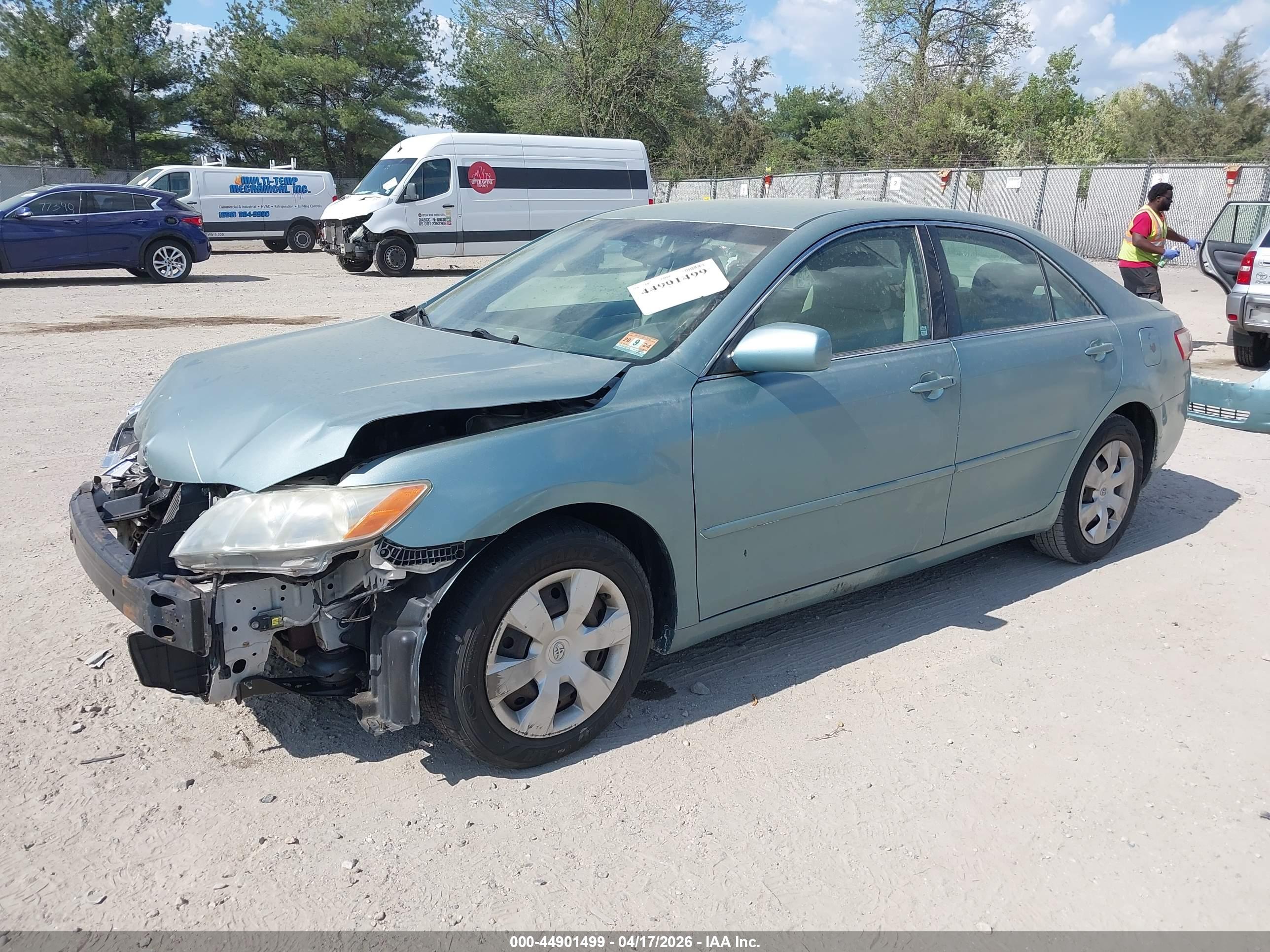 TOYOTA CAMRY image 2
