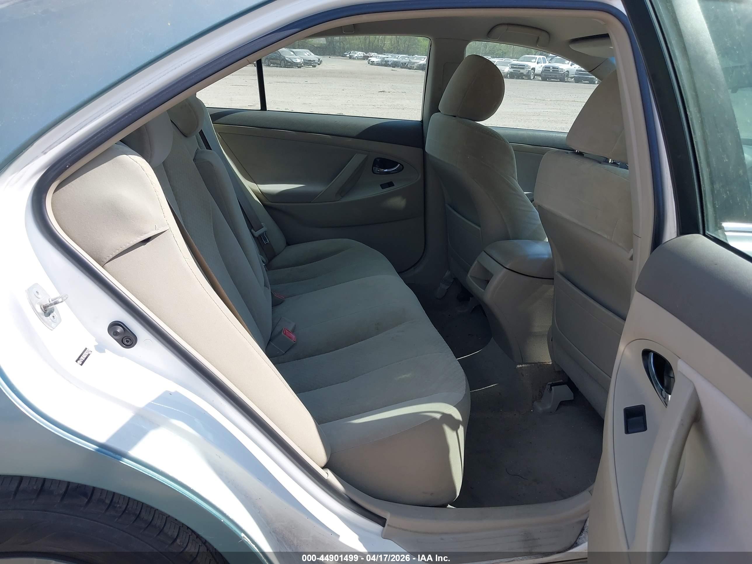 TOYOTA CAMRY image 8