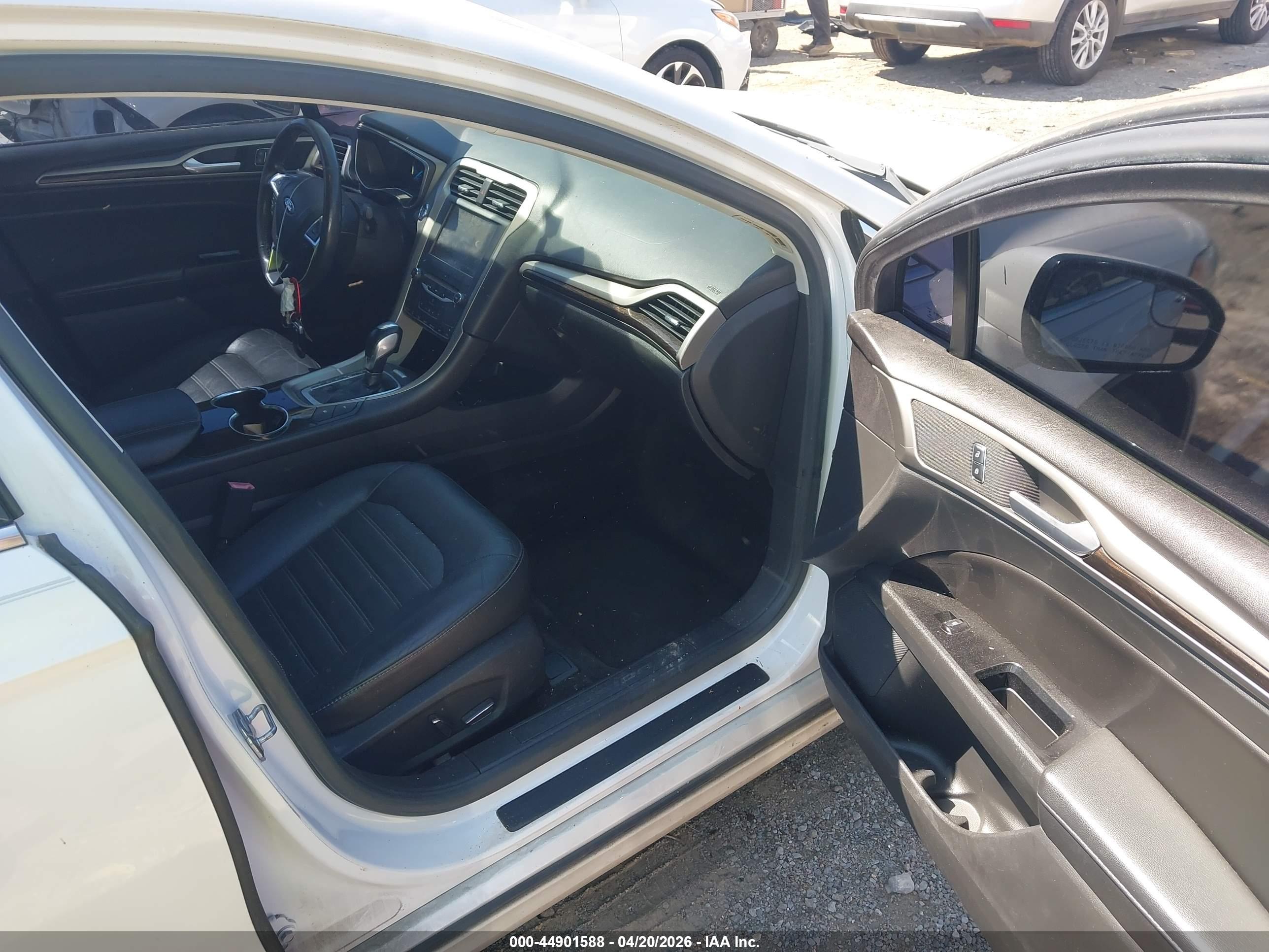 FORD FUSION image 5