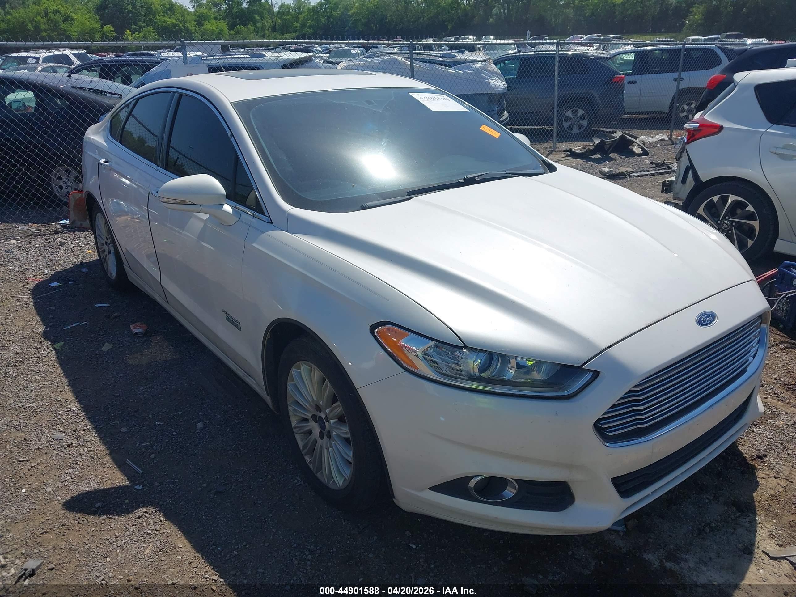 FORD FUSION image 6