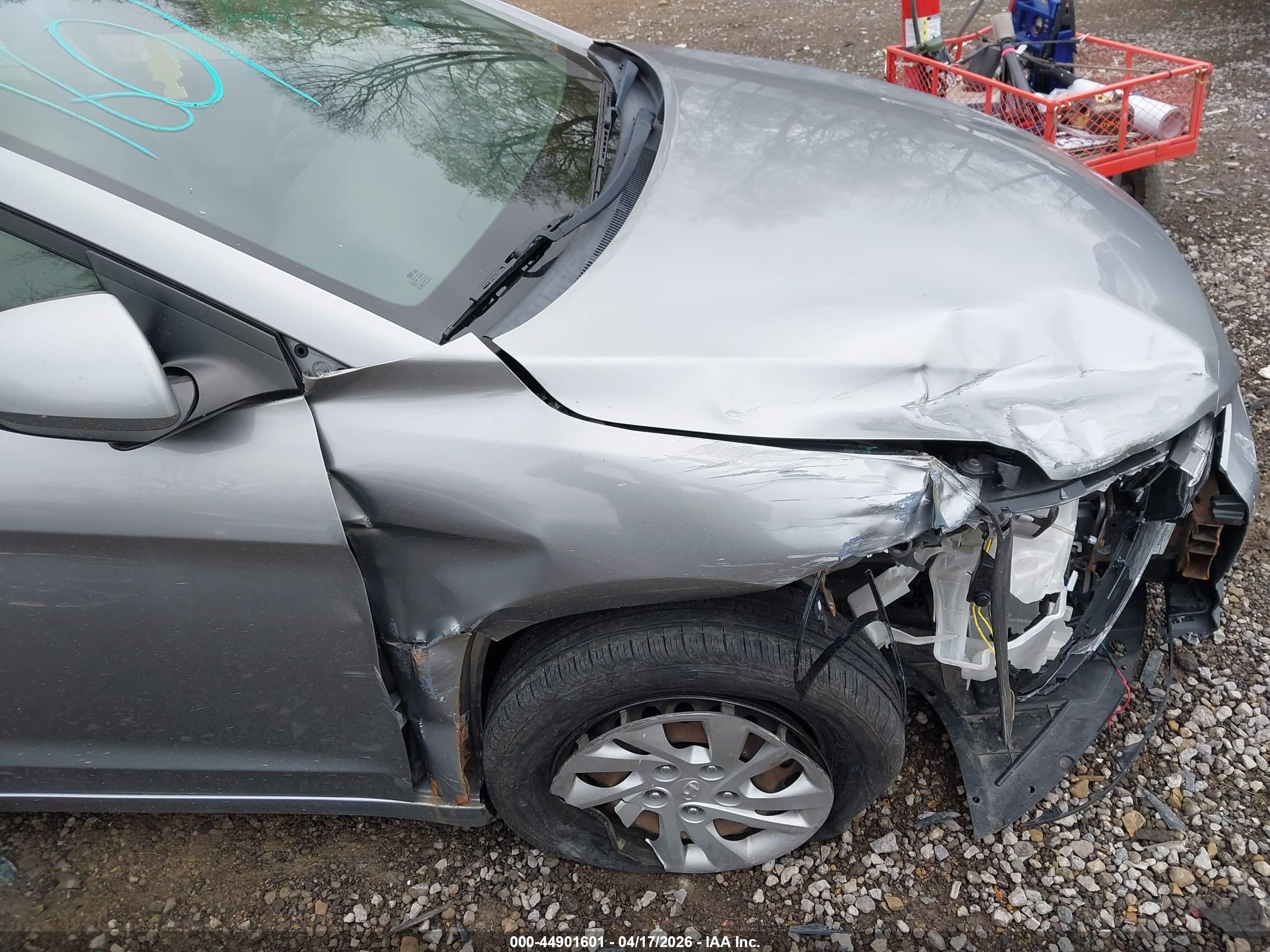HYUNDAI ELANTRA image 6