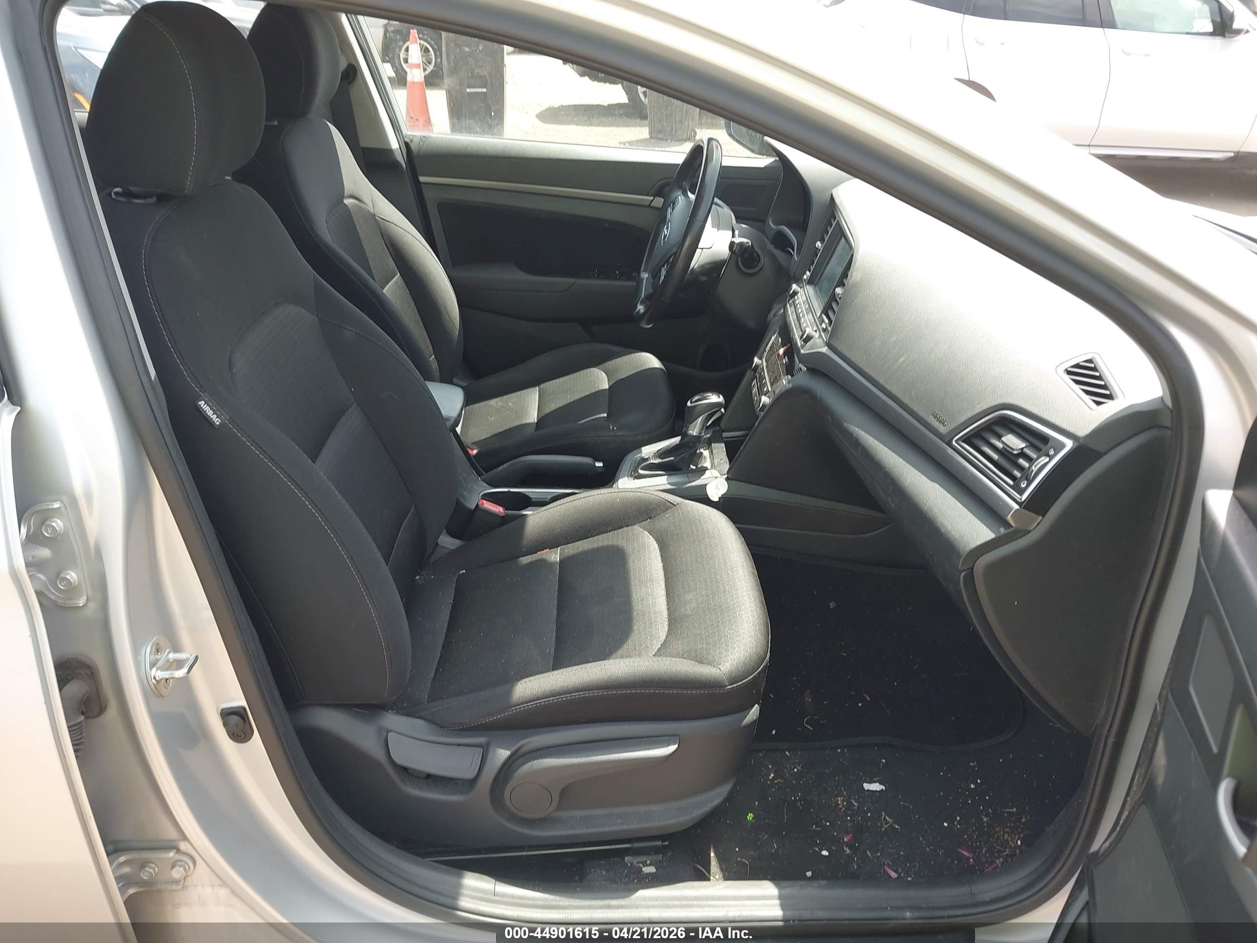 HYUNDAI ELANTRA image 5