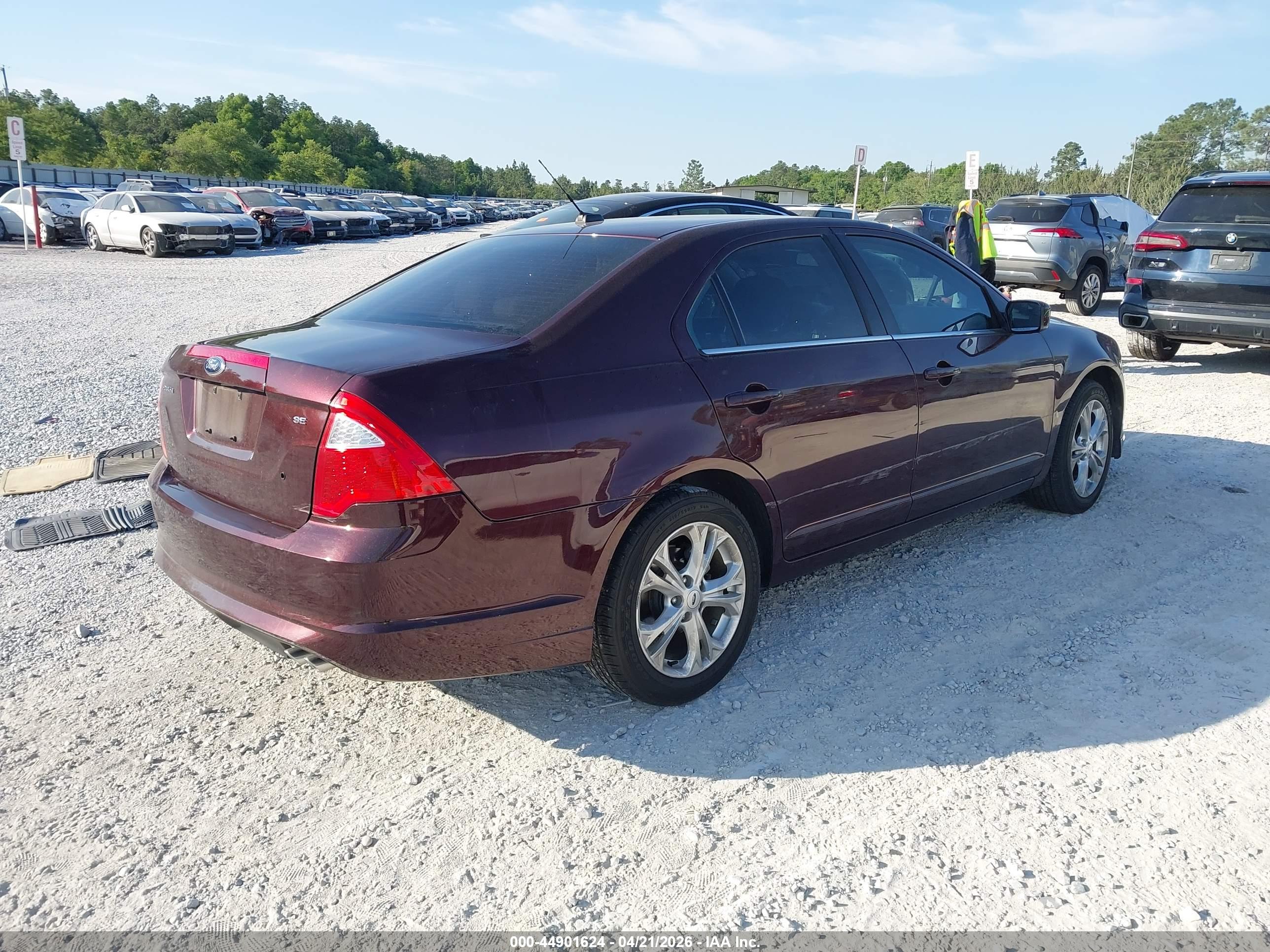 FORD FUSION image 4