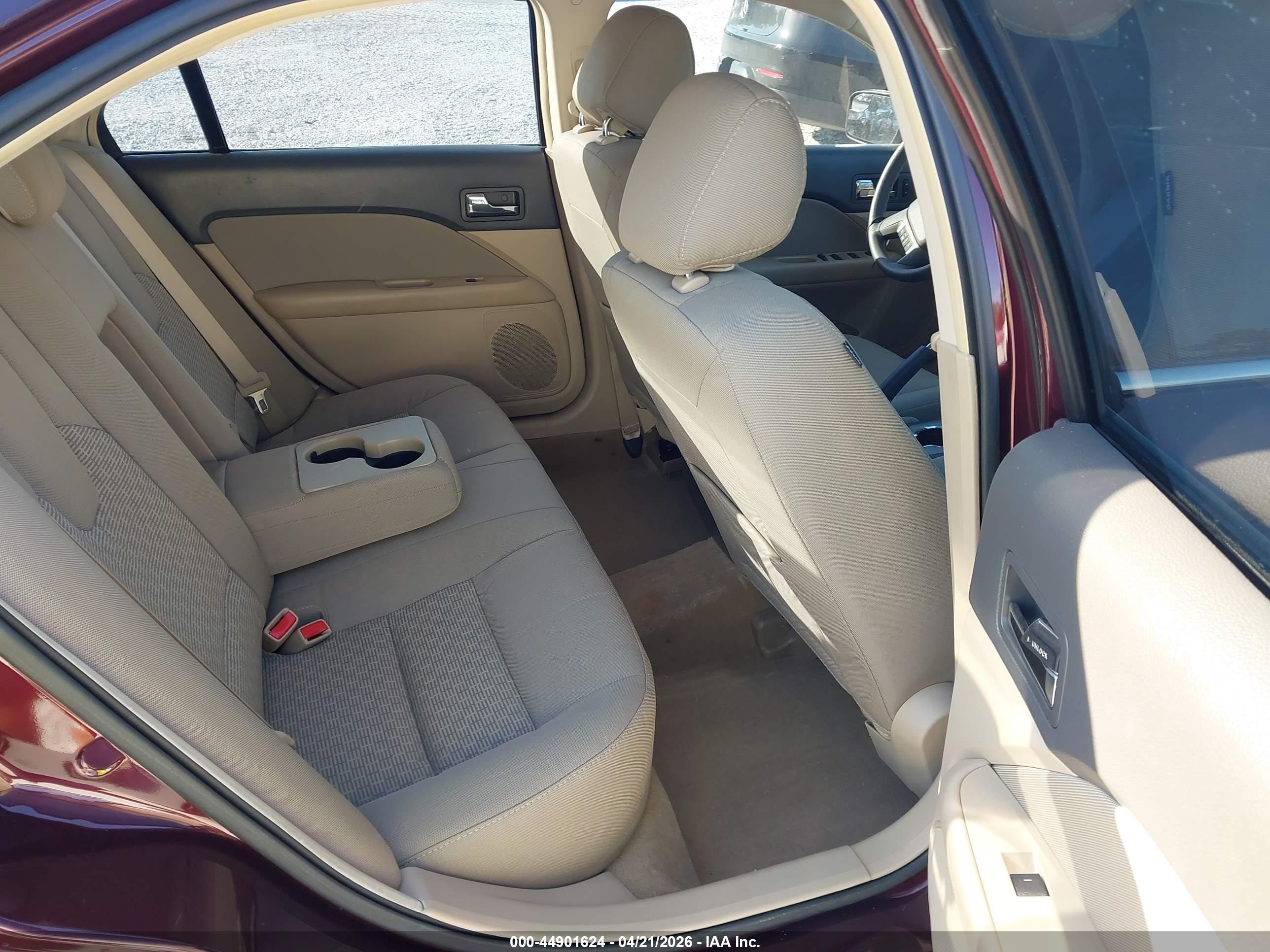 FORD FUSION image 8