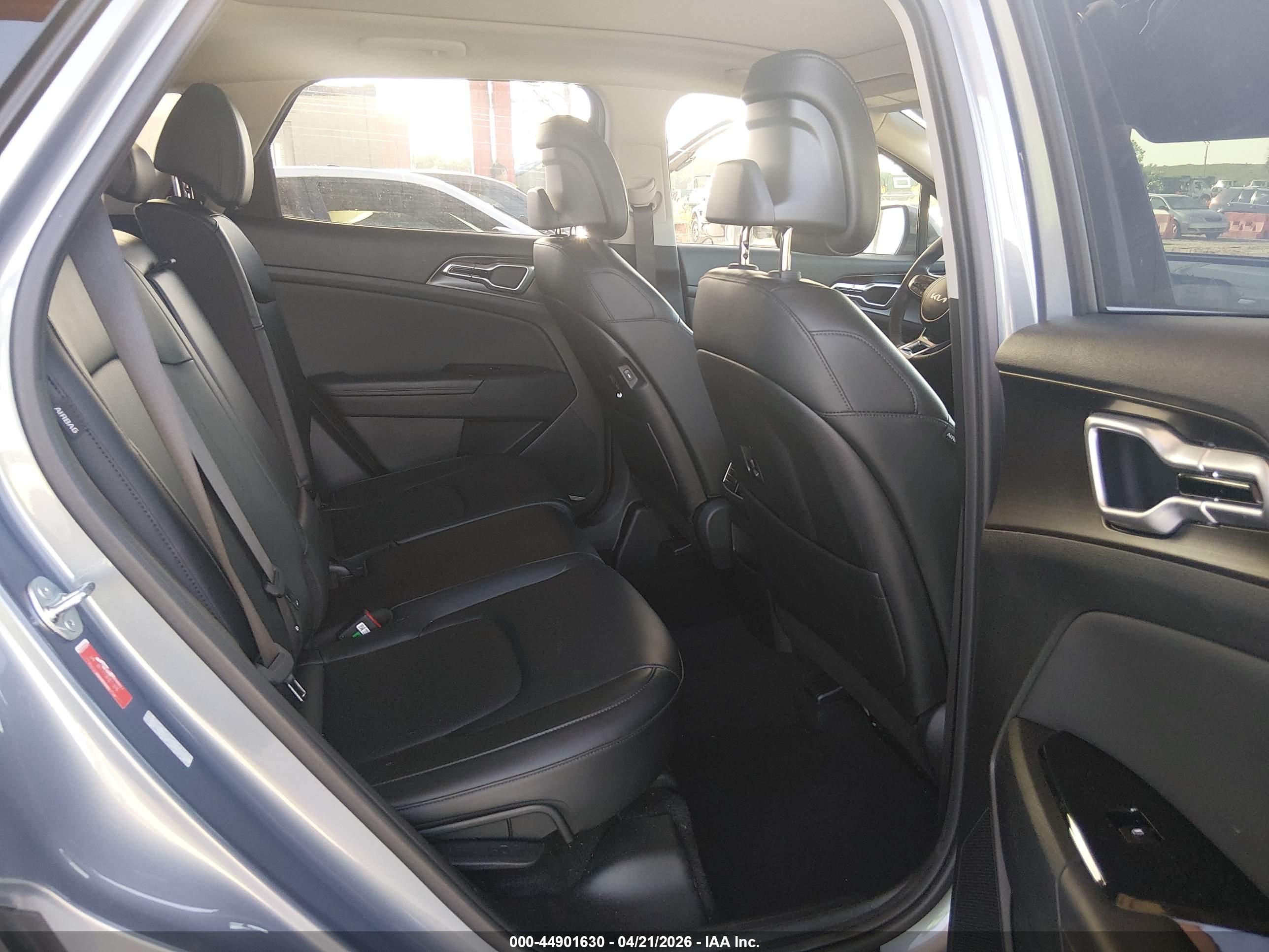 KIA SPORTAGE image 8