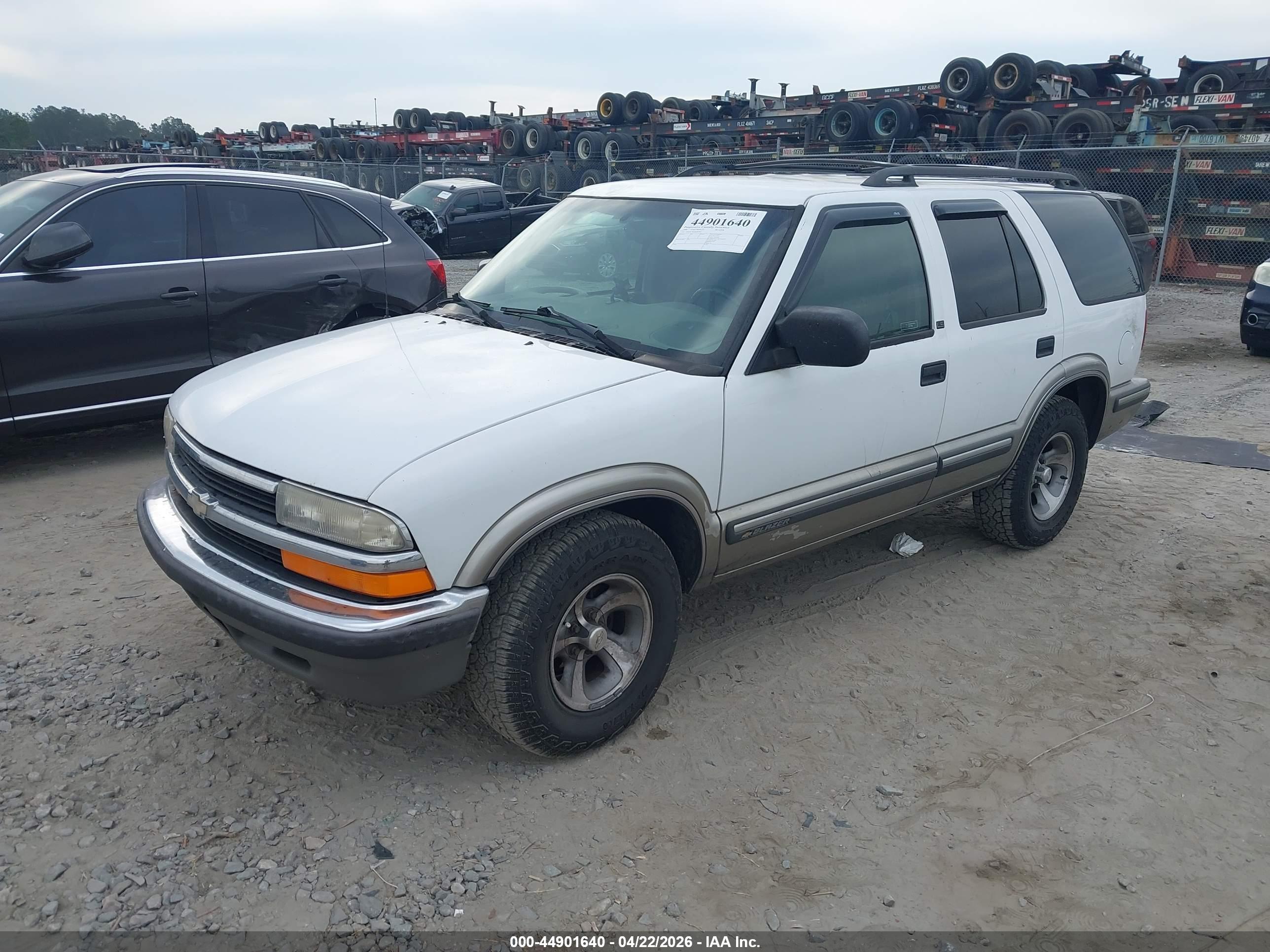 CHEVROLET BLAZER image 2