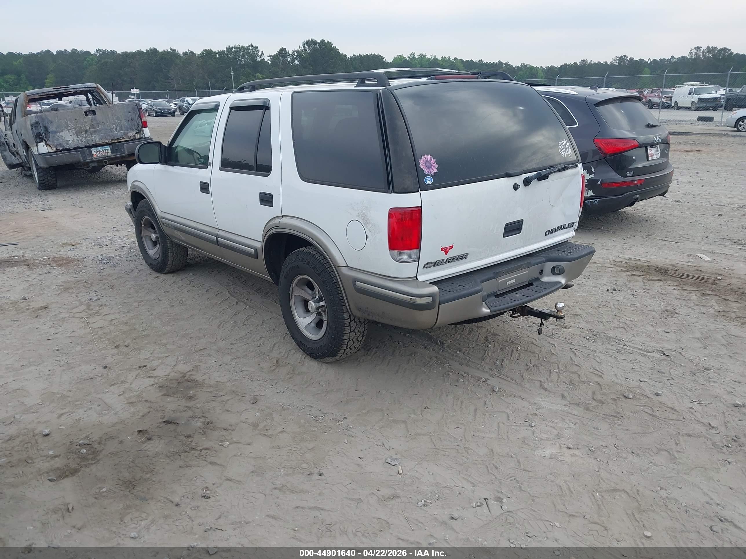 CHEVROLET BLAZER image 3