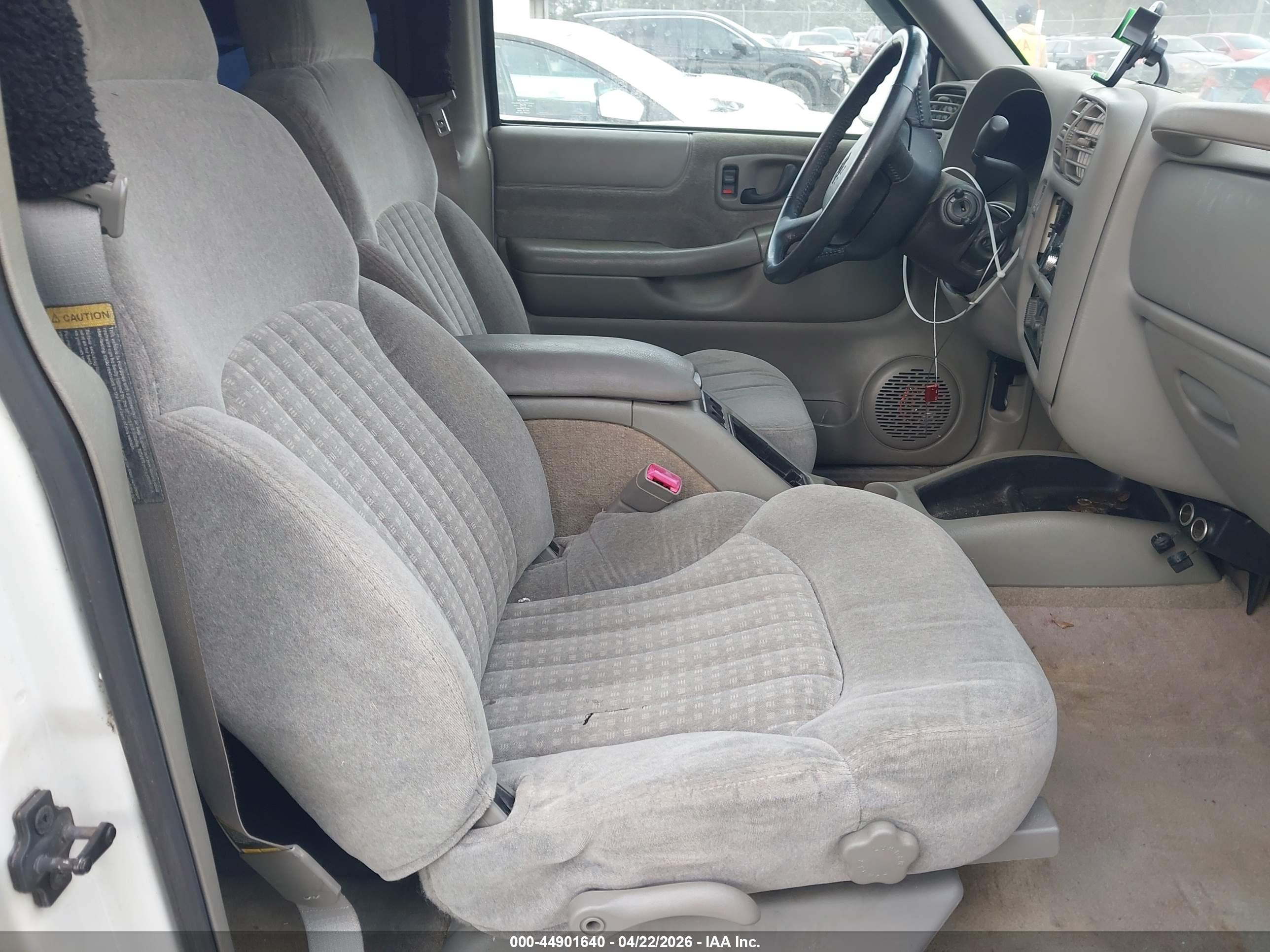 CHEVROLET BLAZER image 5