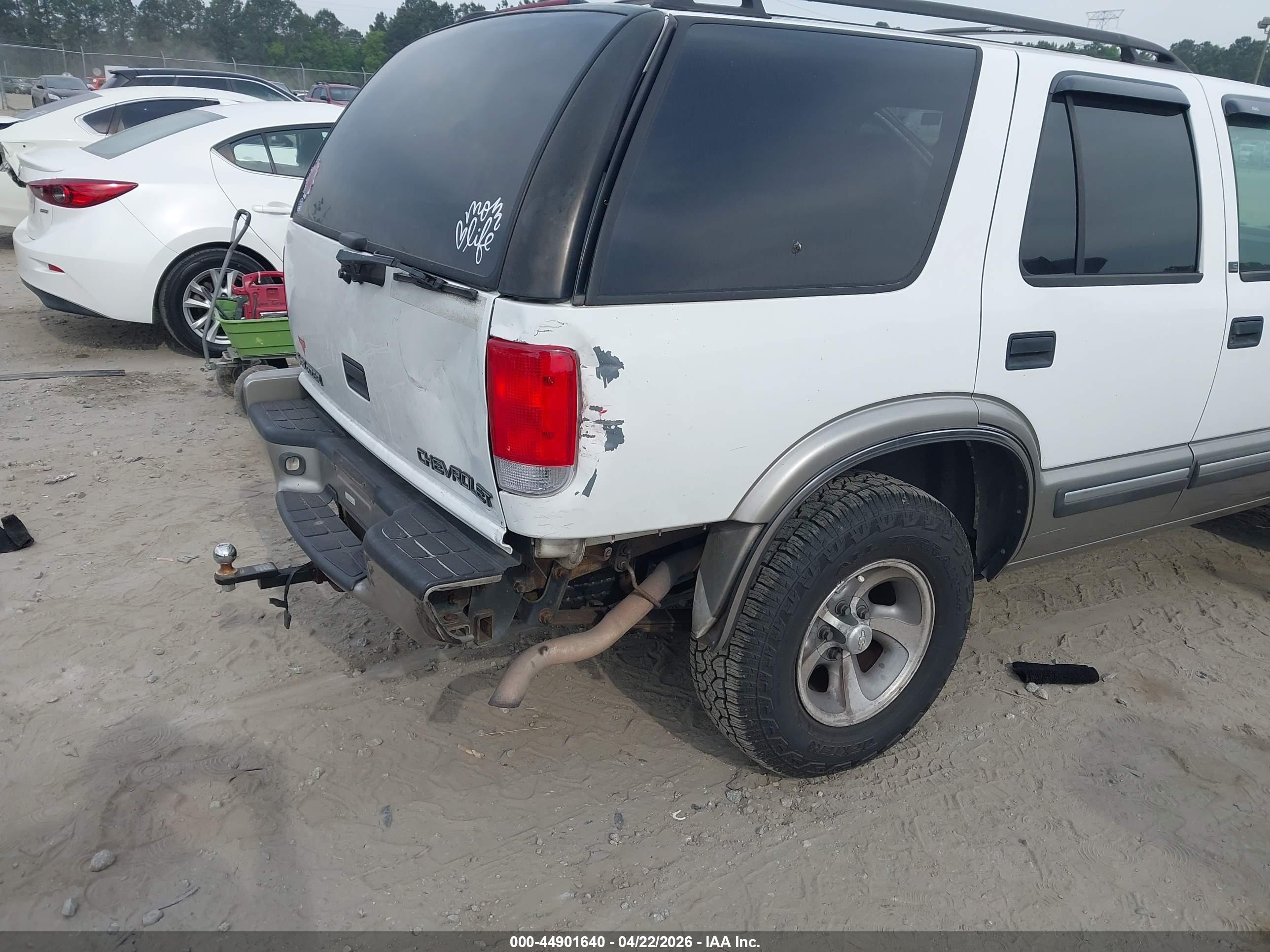 CHEVROLET BLAZER image 6
