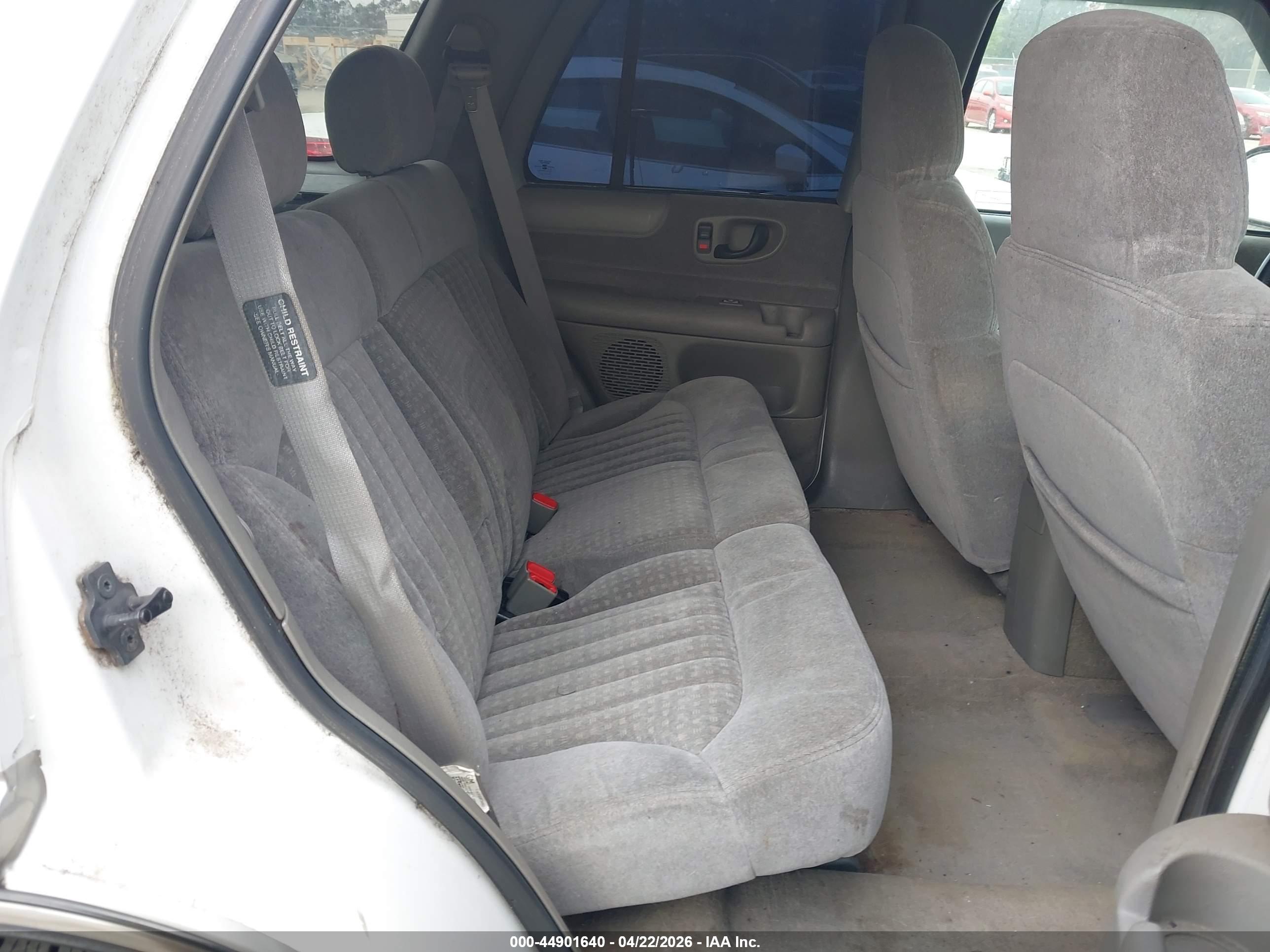 CHEVROLET BLAZER image 8
