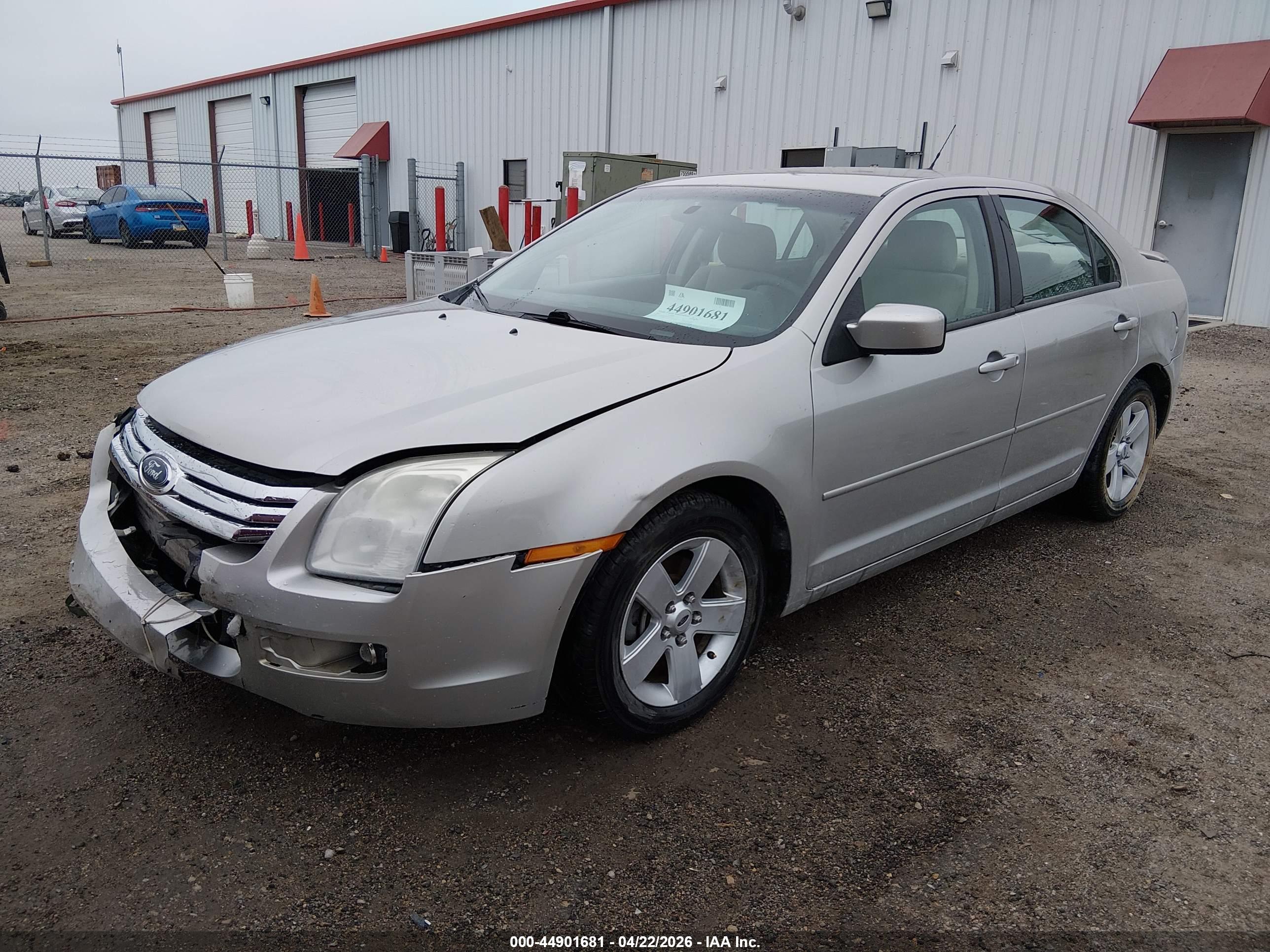 FORD FUSION image 2