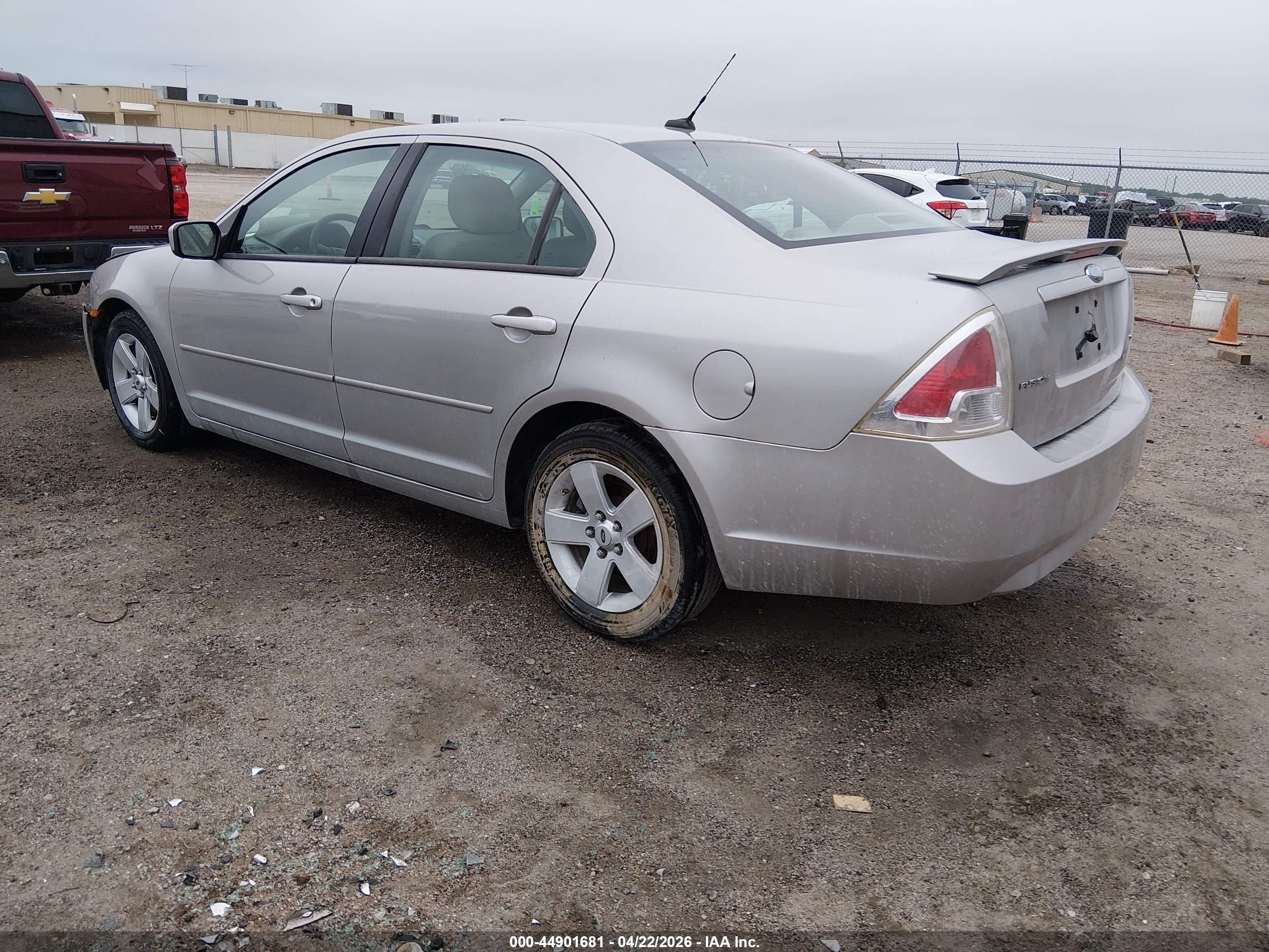 FORD FUSION image 3
