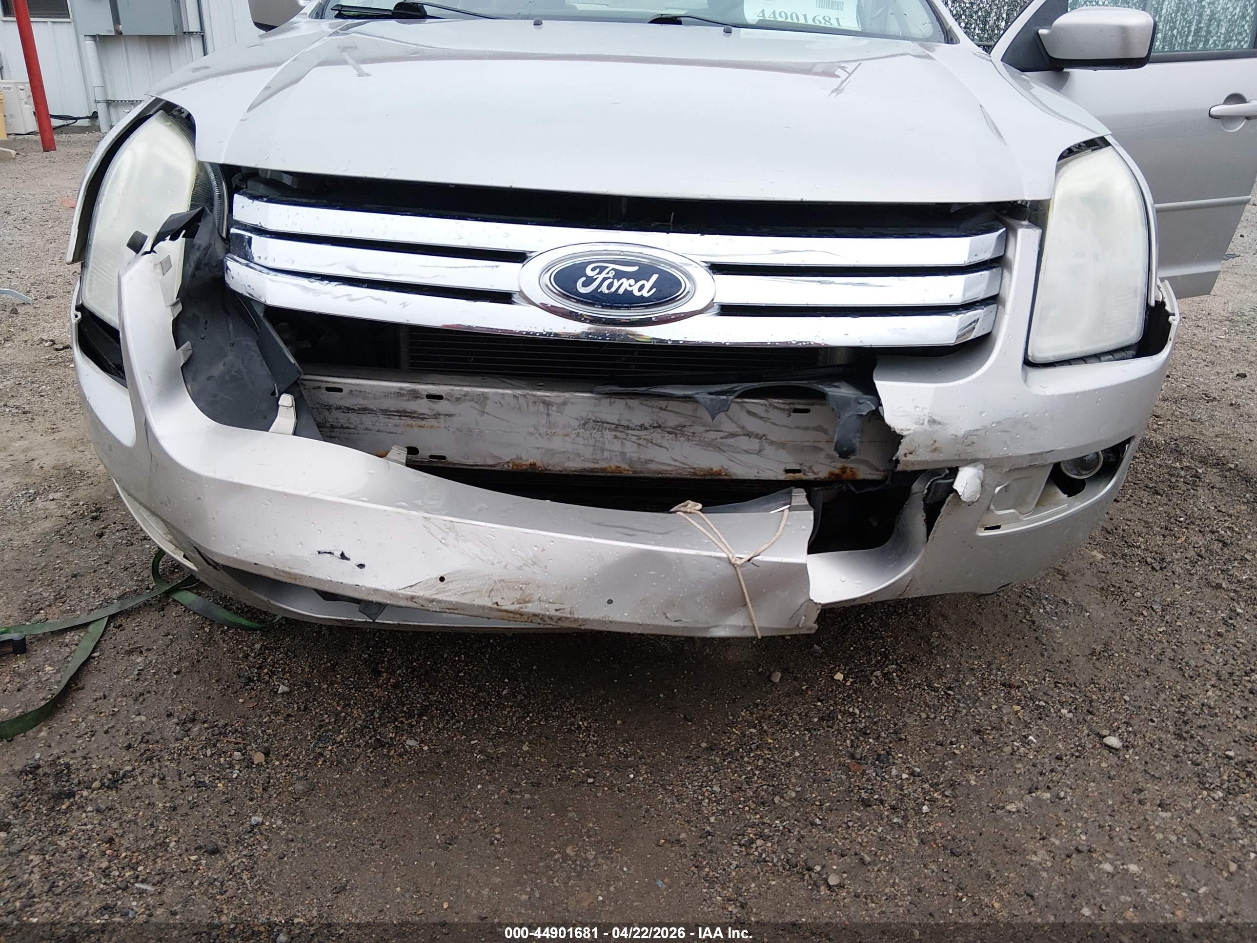 FORD FUSION image 6