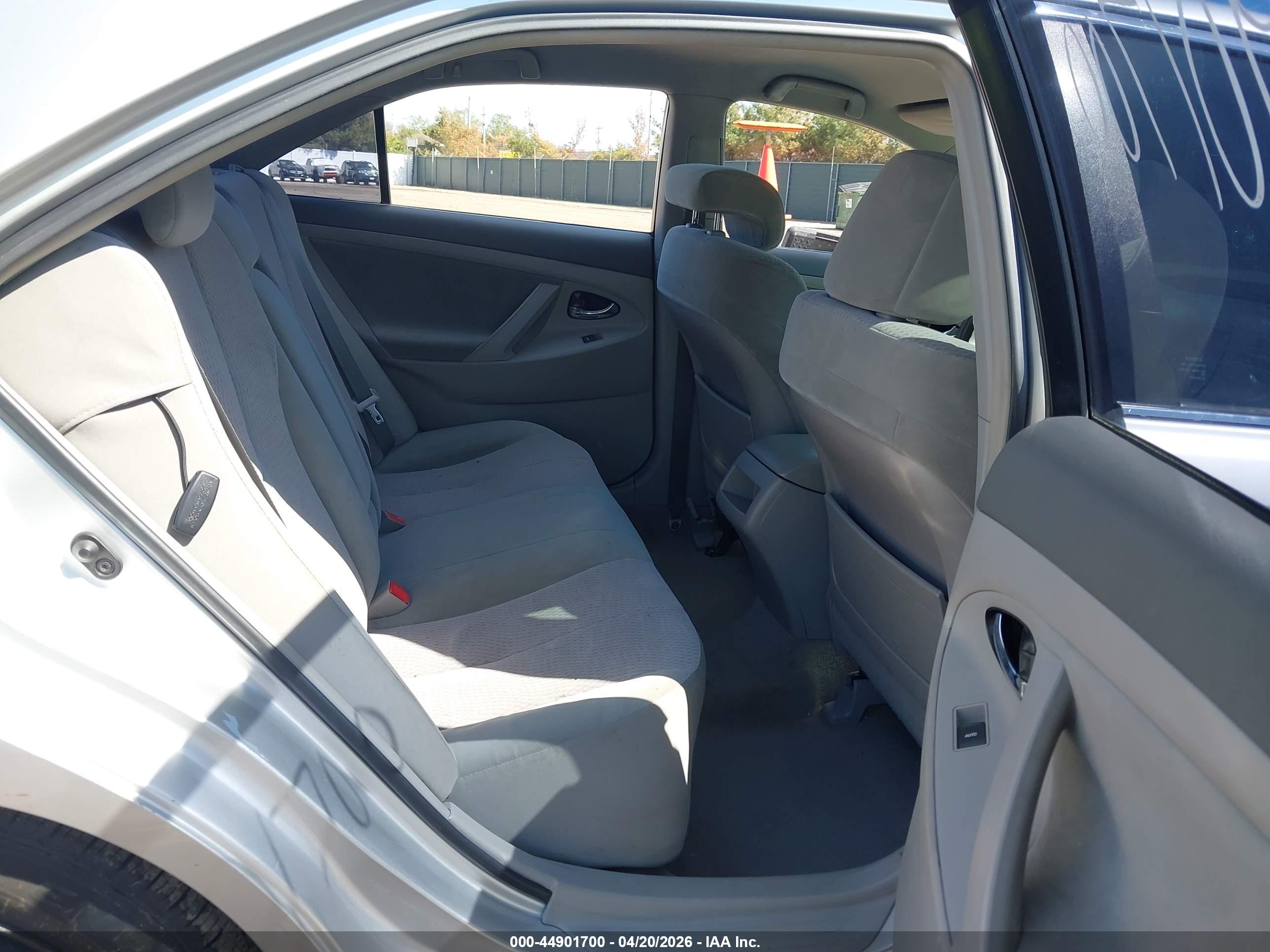 TOYOTA CAMRY image 8