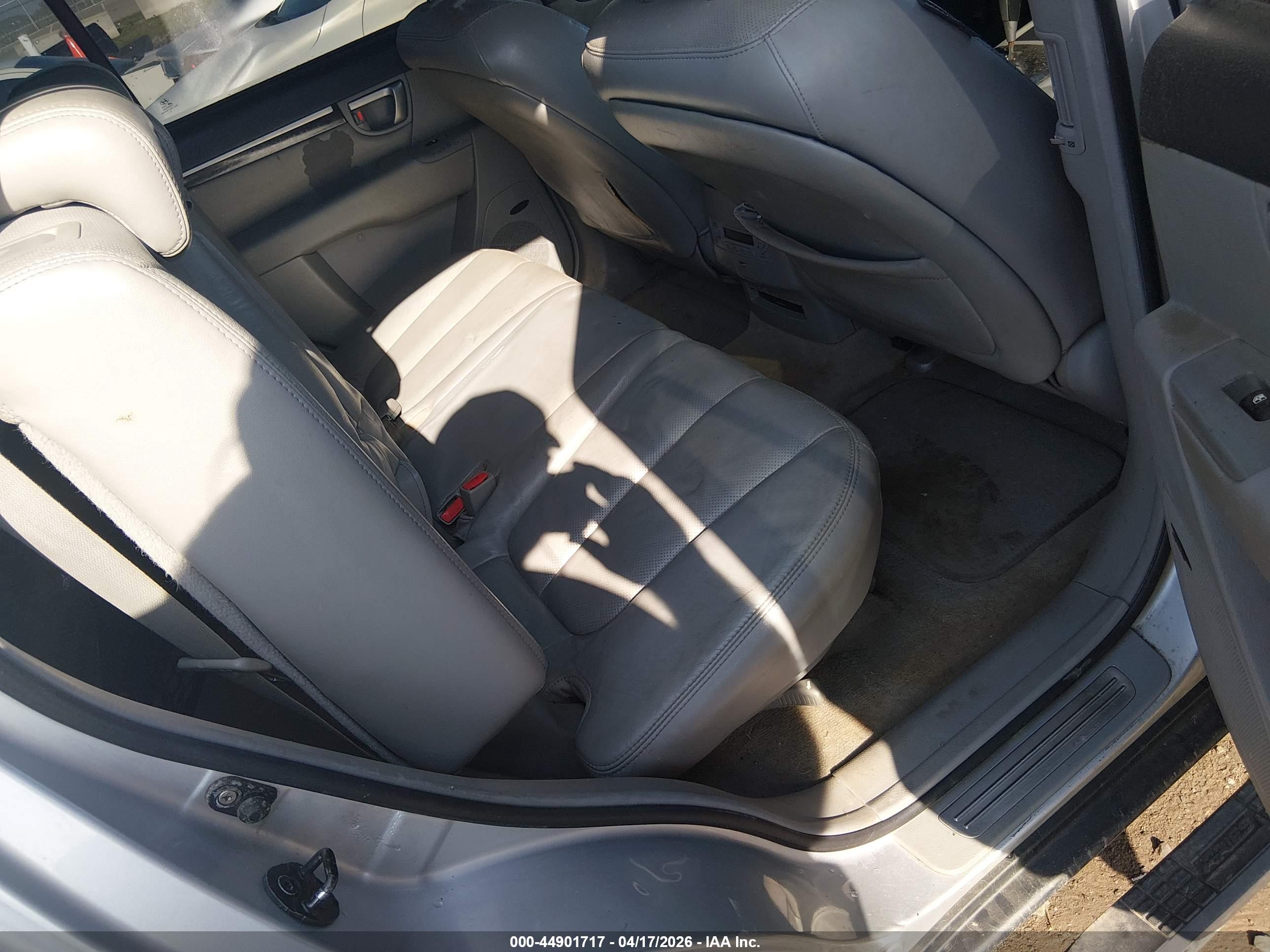 HYUNDAI SANTA image 8