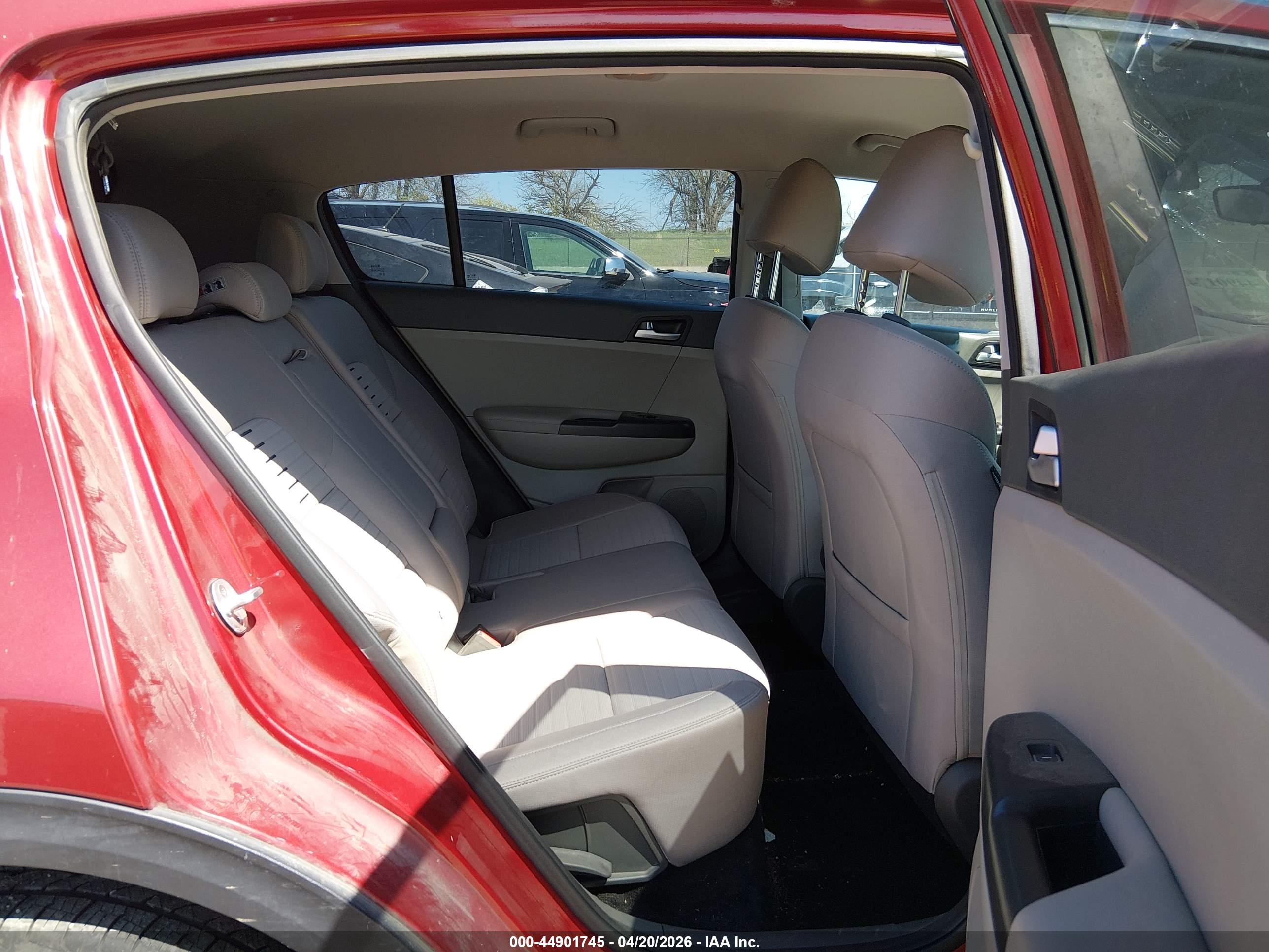 KIA SPORTAGE image 8