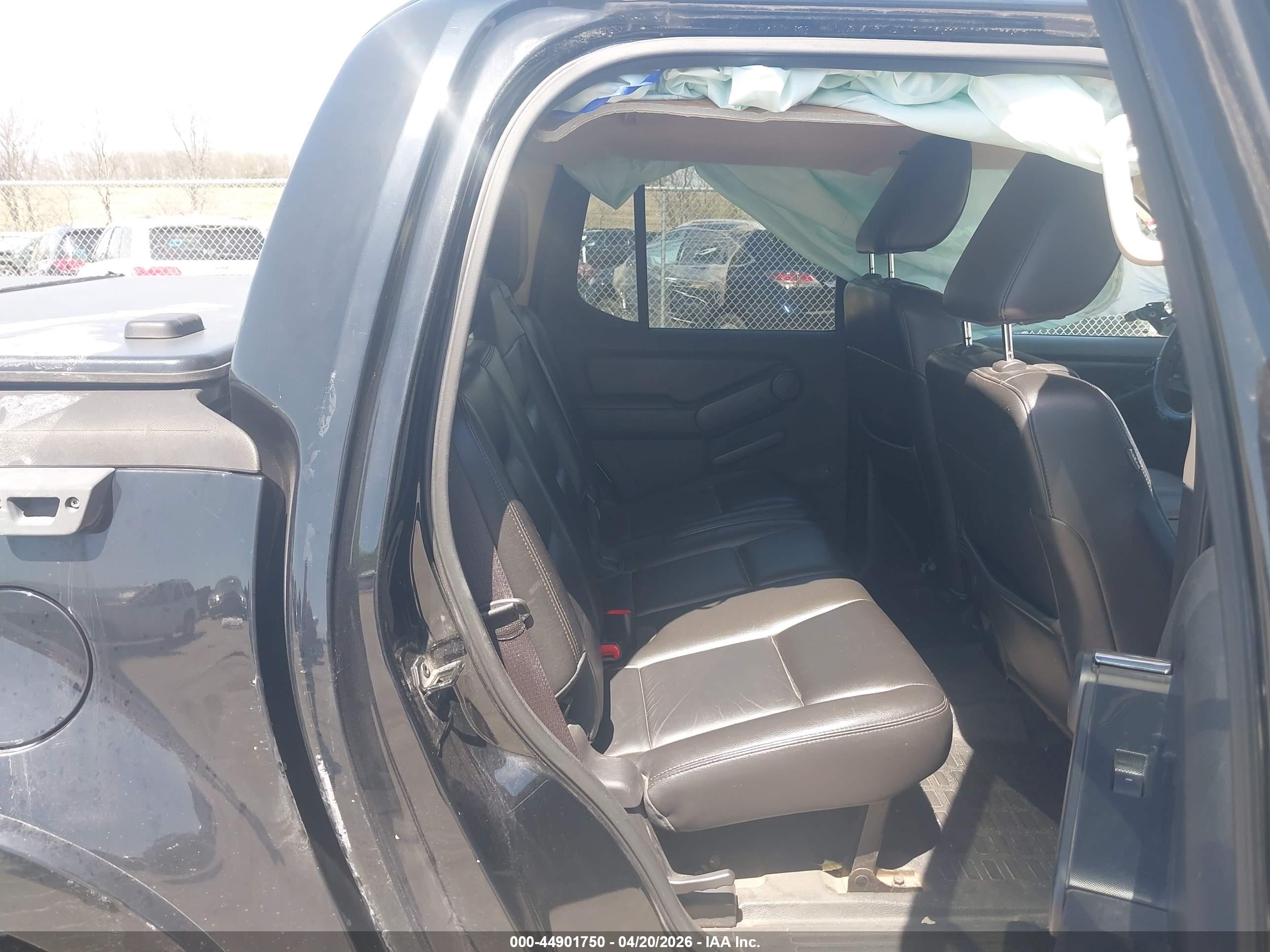 FORD EXPLORER image 8