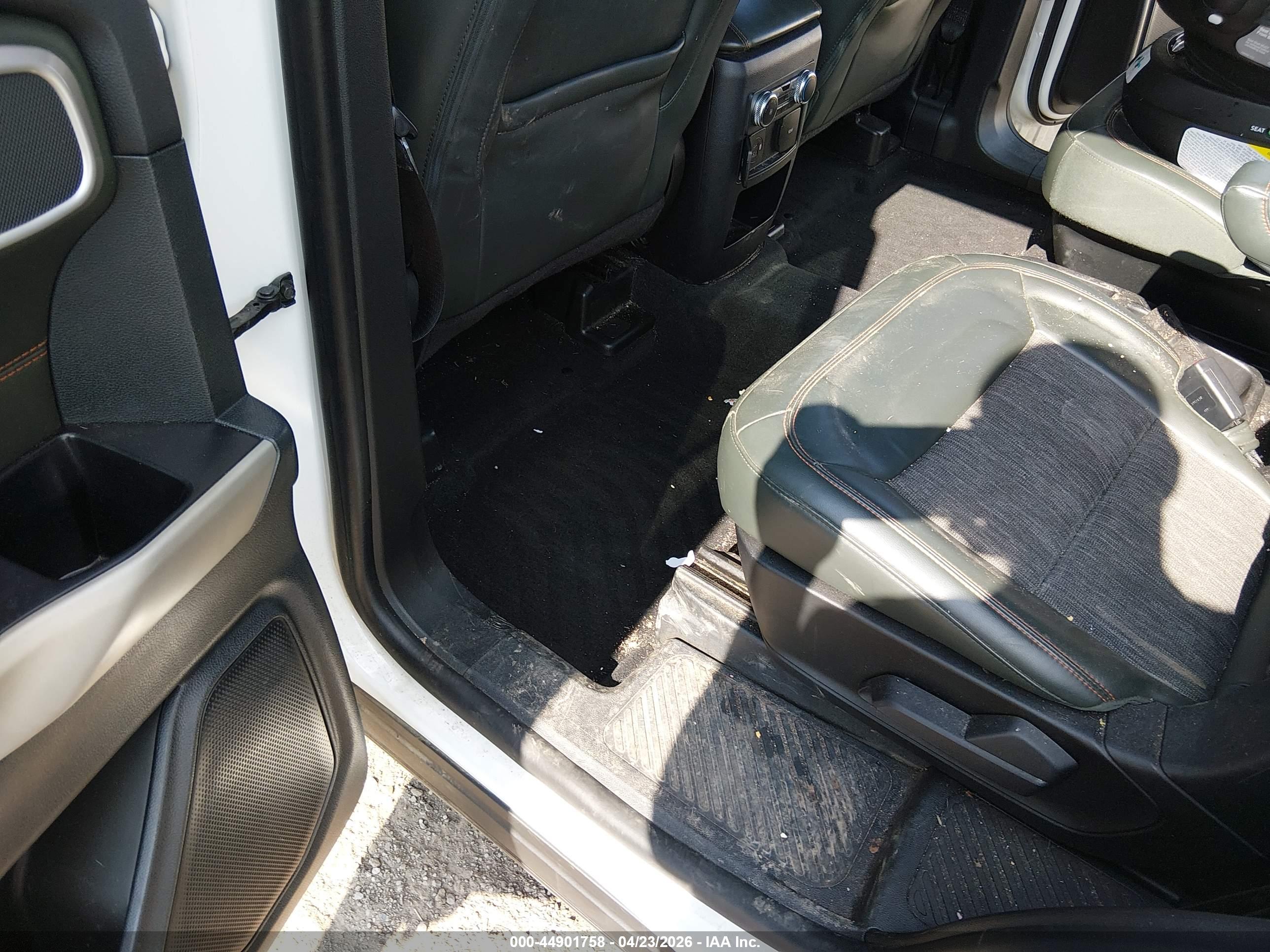 FORD EXPLORER image 8
