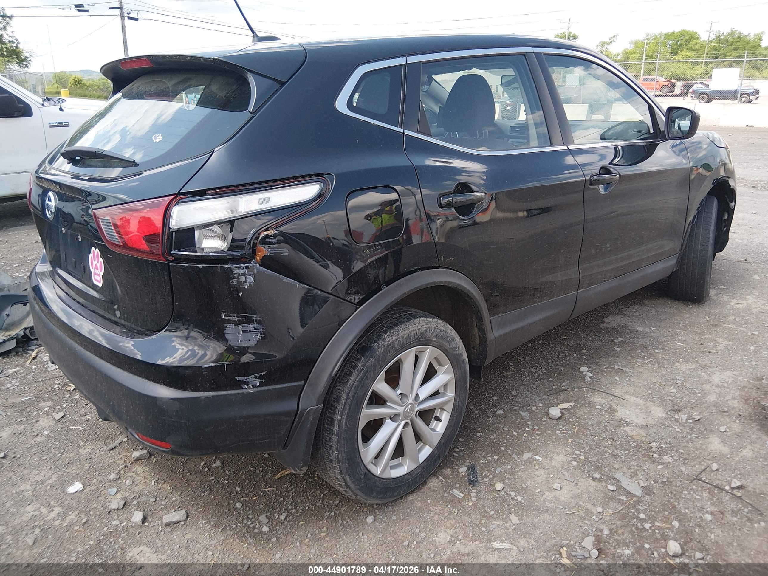 NISSAN ROGUE image 4