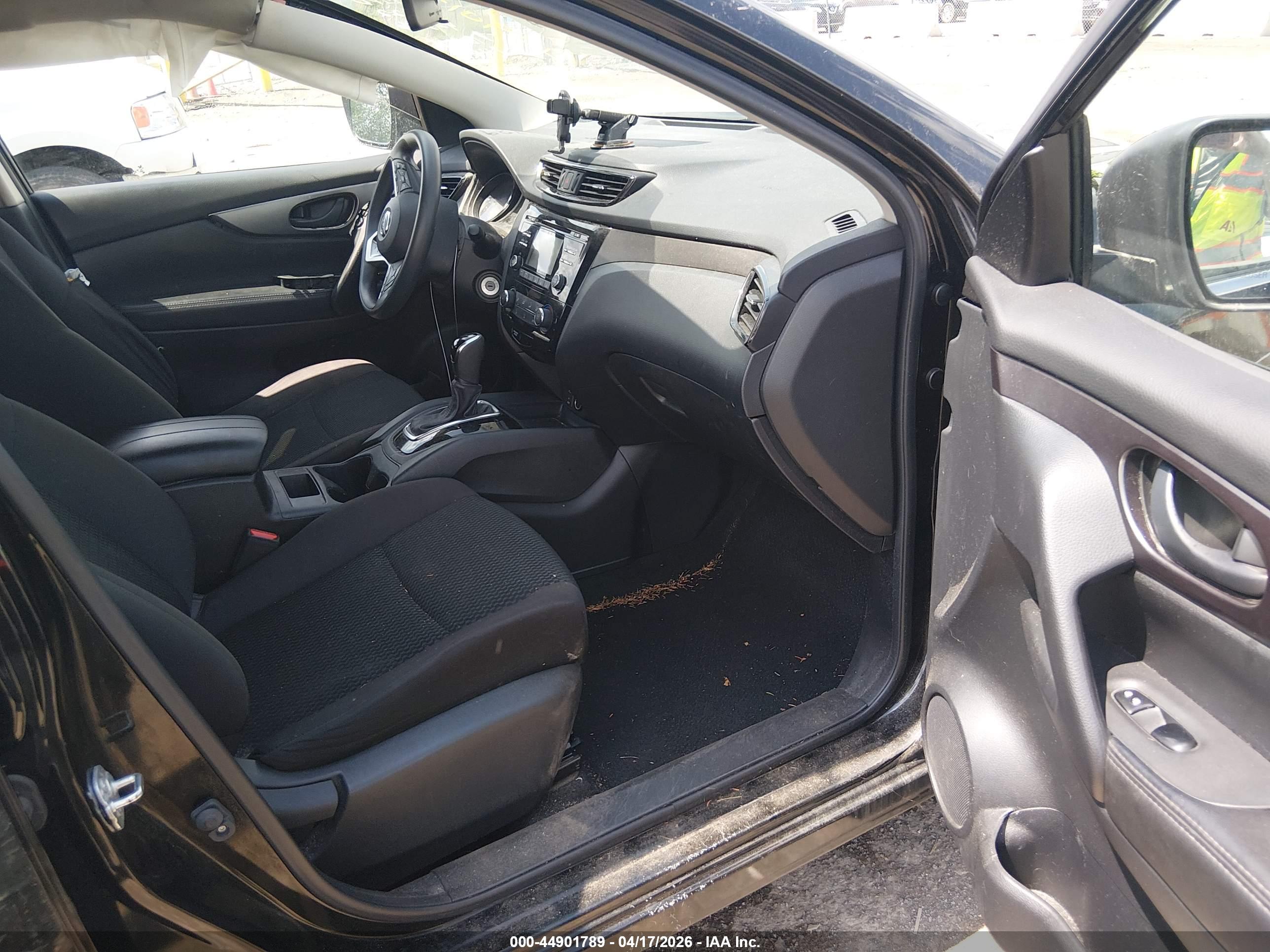 NISSAN ROGUE image 5