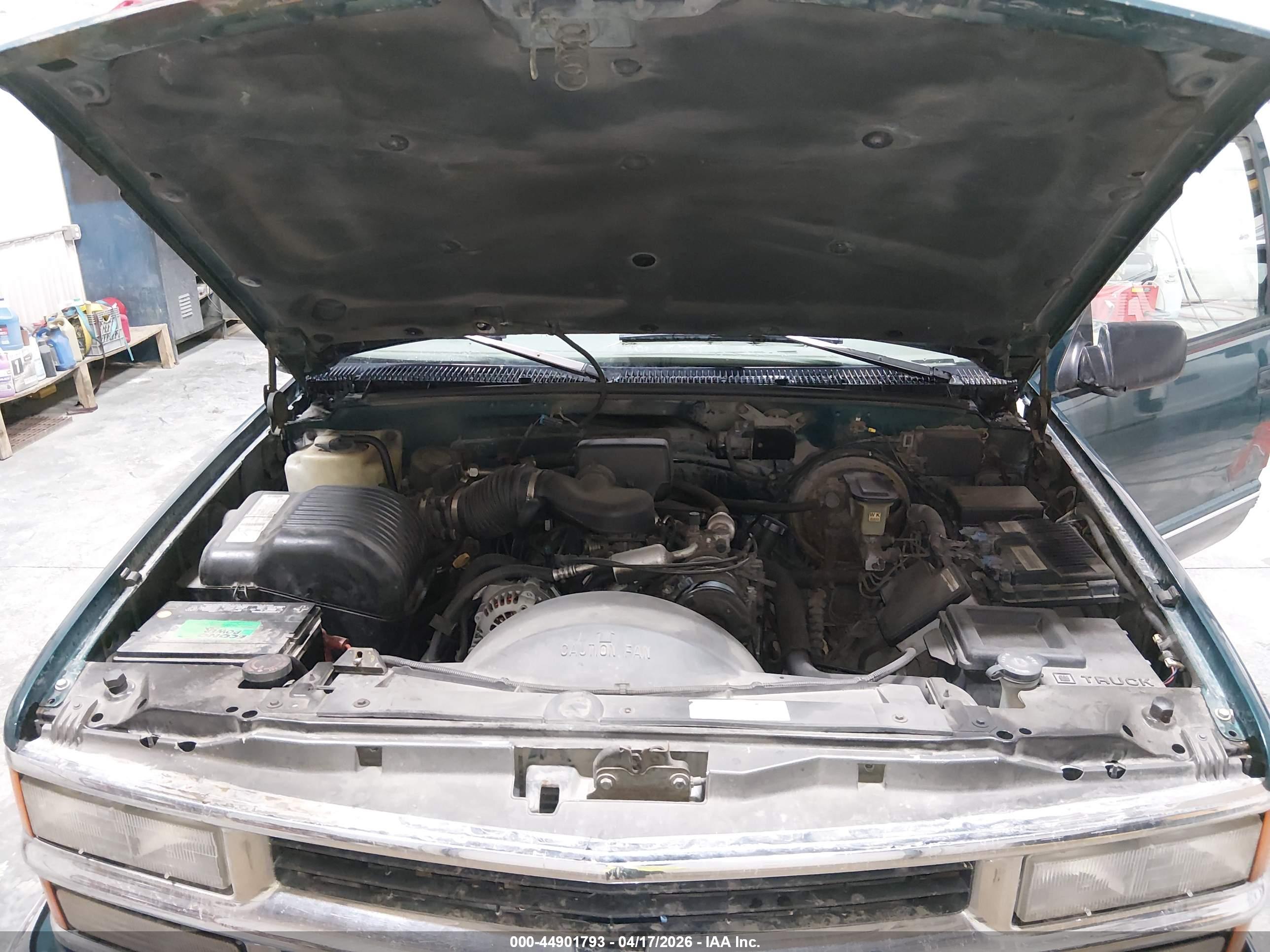 CHEVROLET K2500 image 10
