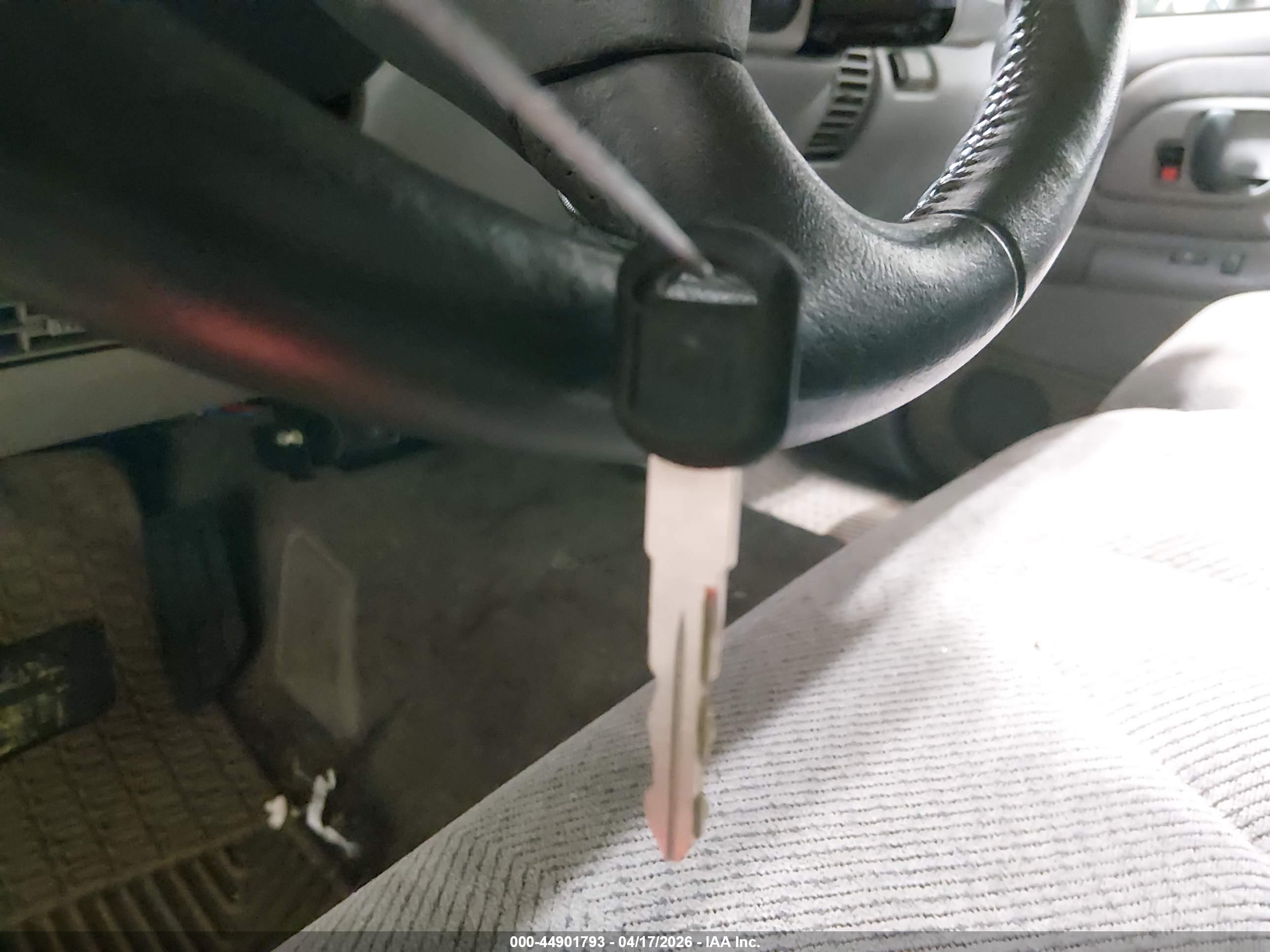 CHEVROLET K2500 image 11