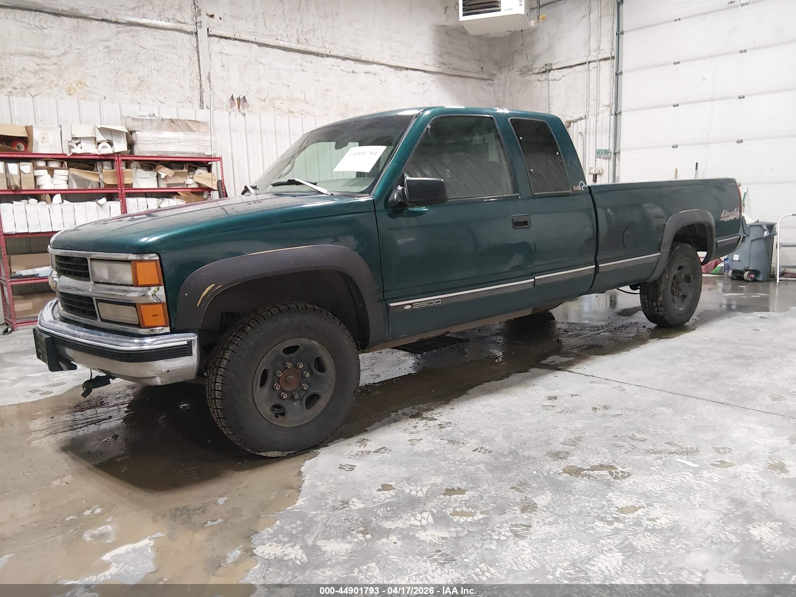 CHEVROLET K2500 image 2