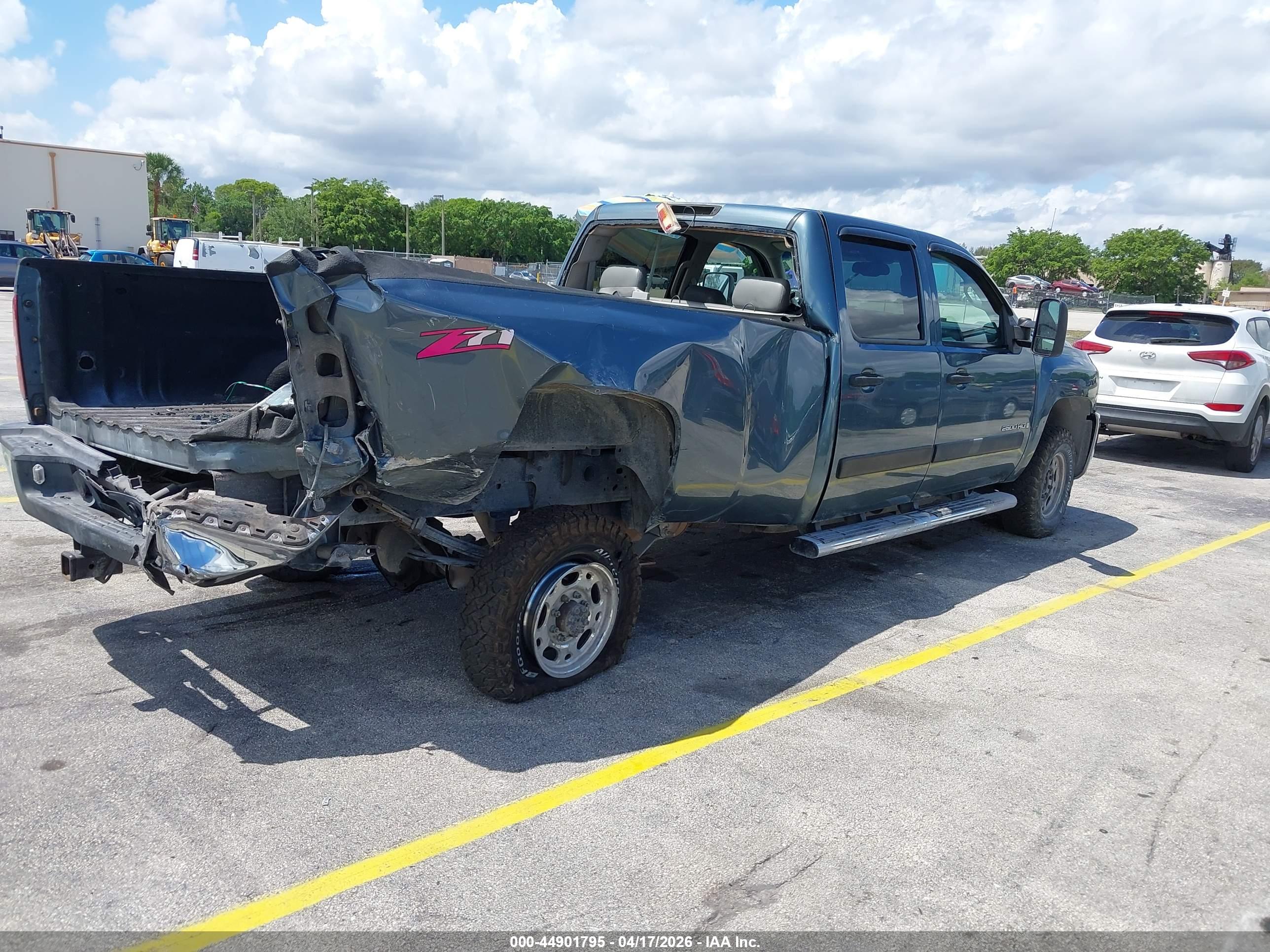 CHEVROLET SILVERADO image 4
